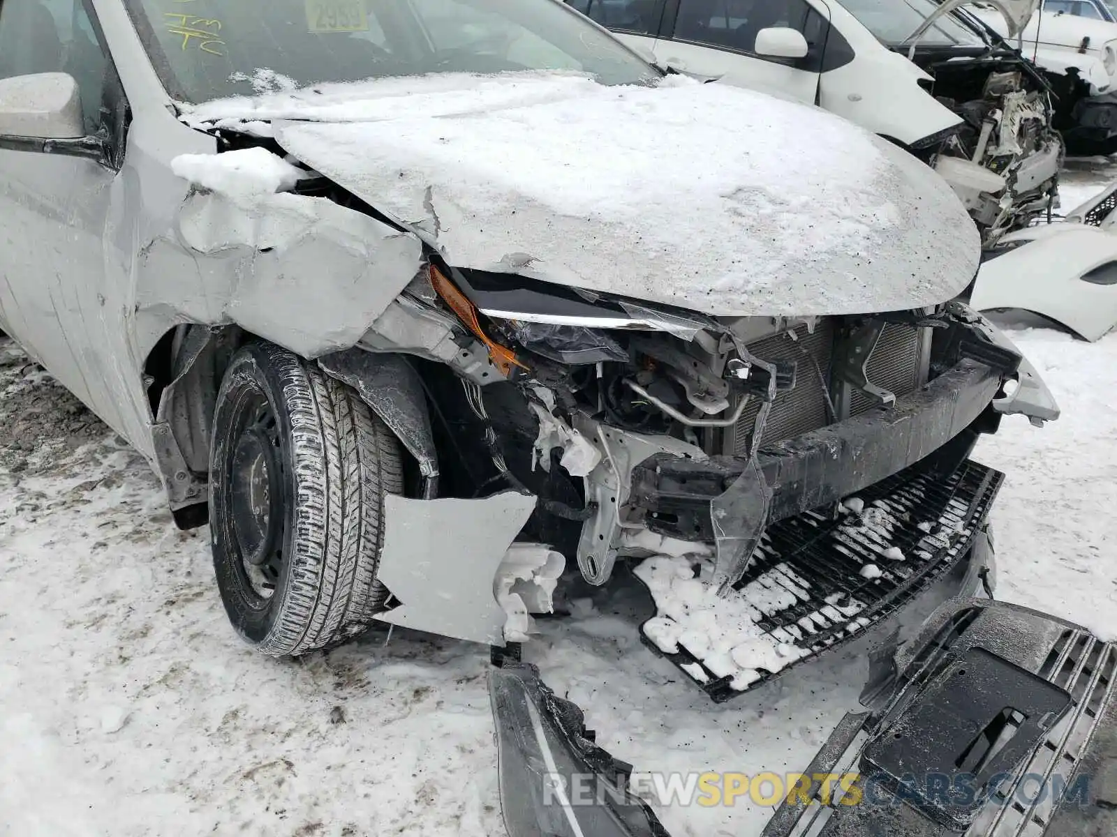 9 Photograph of a damaged car 2T1BURHE6KC166601 TOYOTA COROLLA 2019