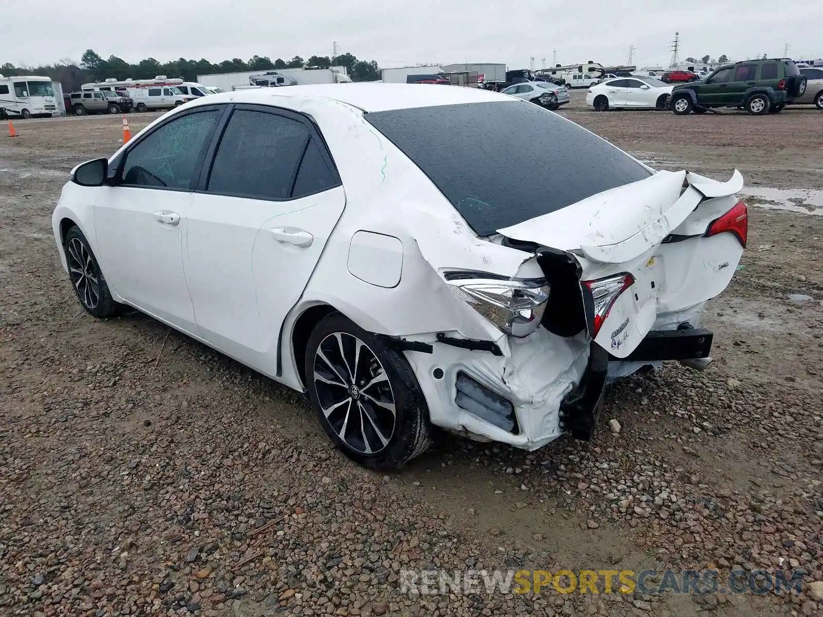 3 Photograph of a damaged car 2T1BURHE6KC167179 TOYOTA COROLLA 2019