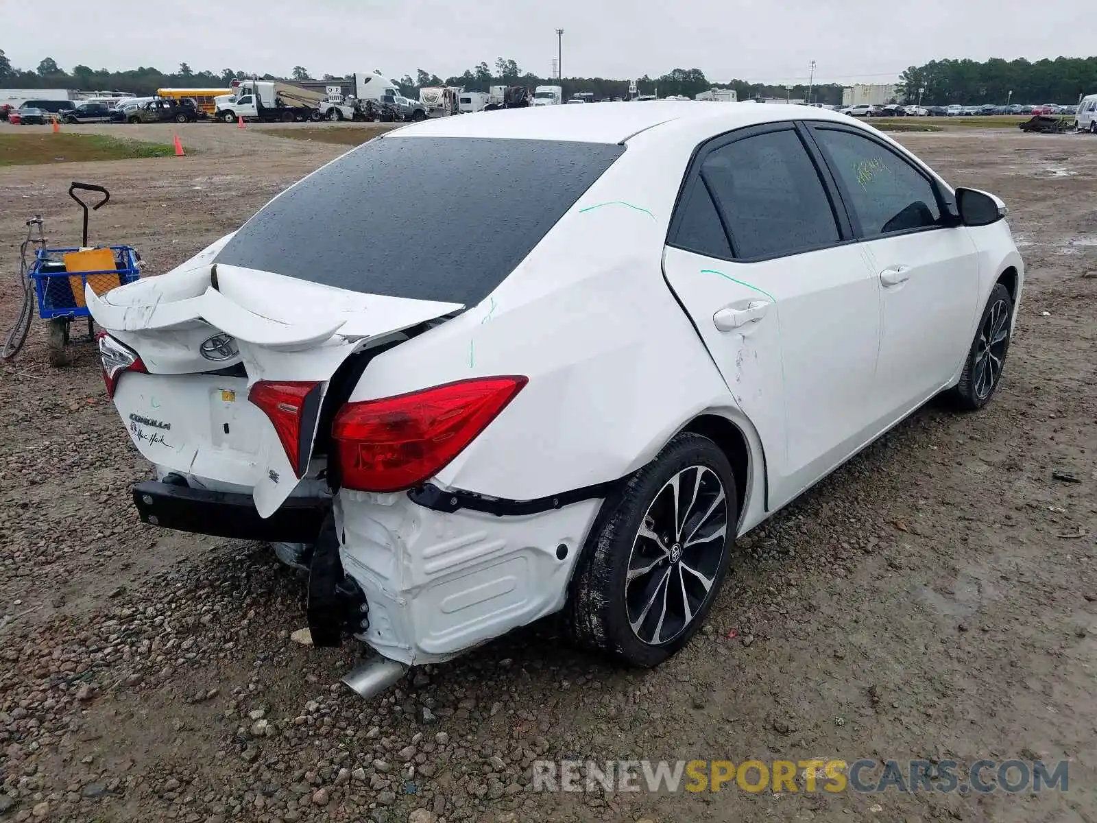 4 Photograph of a damaged car 2T1BURHE6KC167179 TOYOTA COROLLA 2019