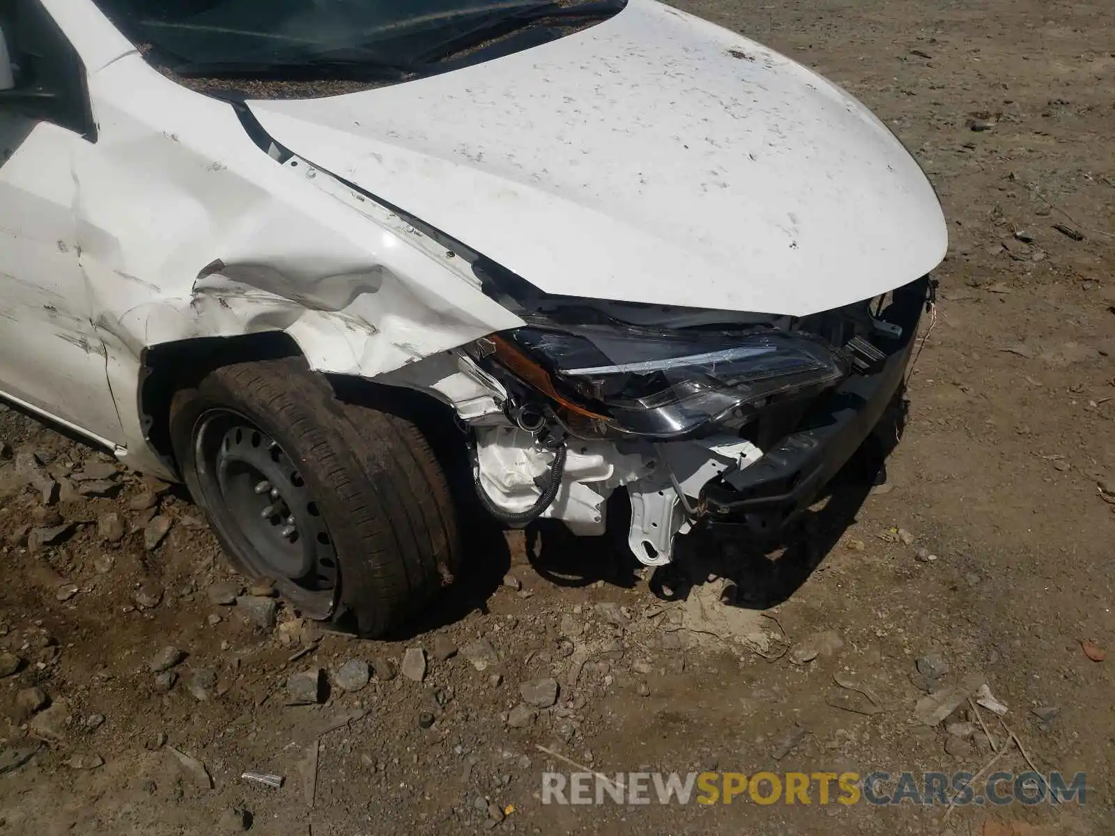 9 Photograph of a damaged car 2T1BURHE6KC168011 TOYOTA COROLLA 2019