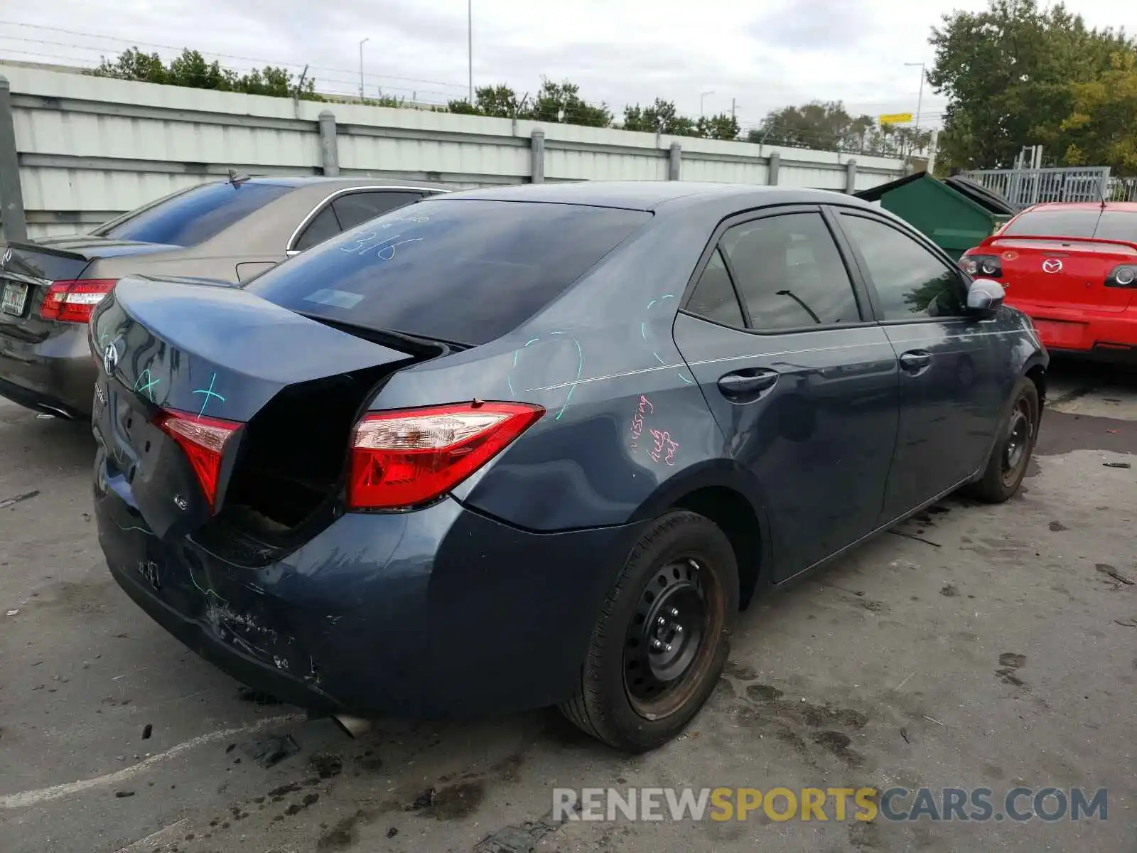 4 Photograph of a damaged car 2T1BURHE6KC168316 TOYOTA COROLLA 2019