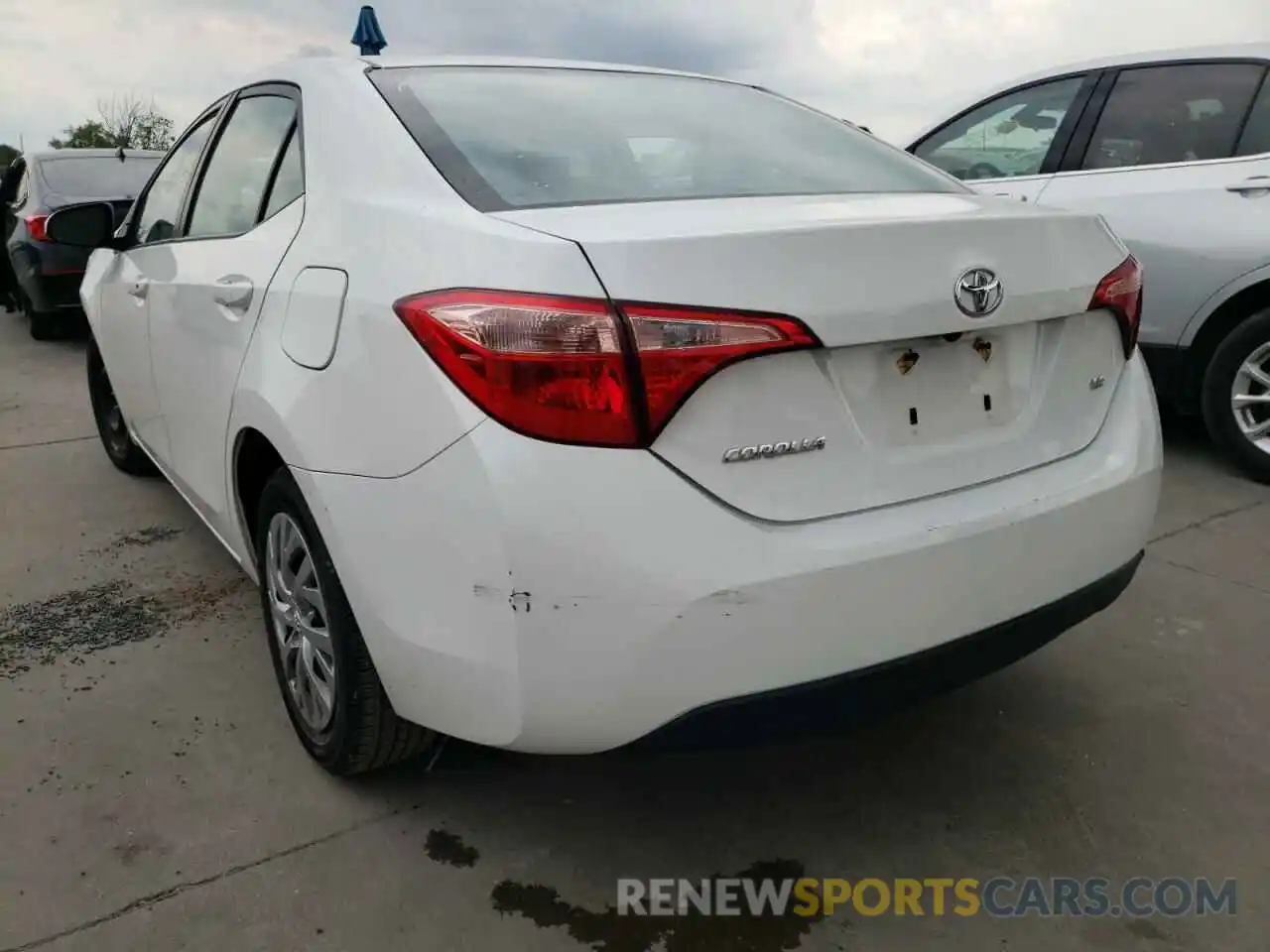 3 Photograph of a damaged car 2T1BURHE6KC168400 TOYOTA COROLLA 2019