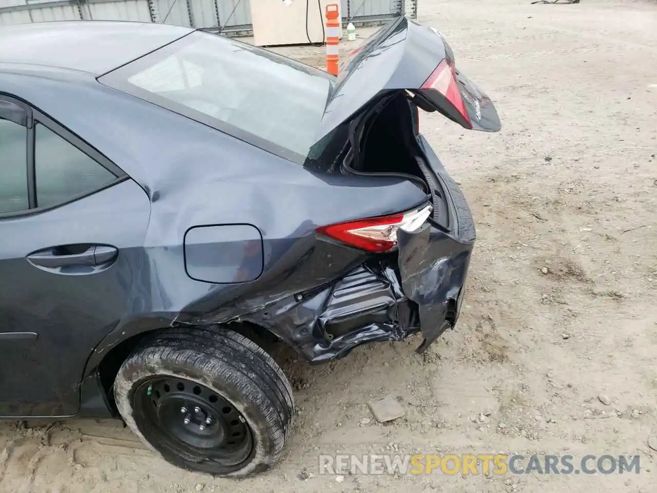 9 Photograph of a damaged car 2T1BURHE6KC168705 TOYOTA COROLLA 2019