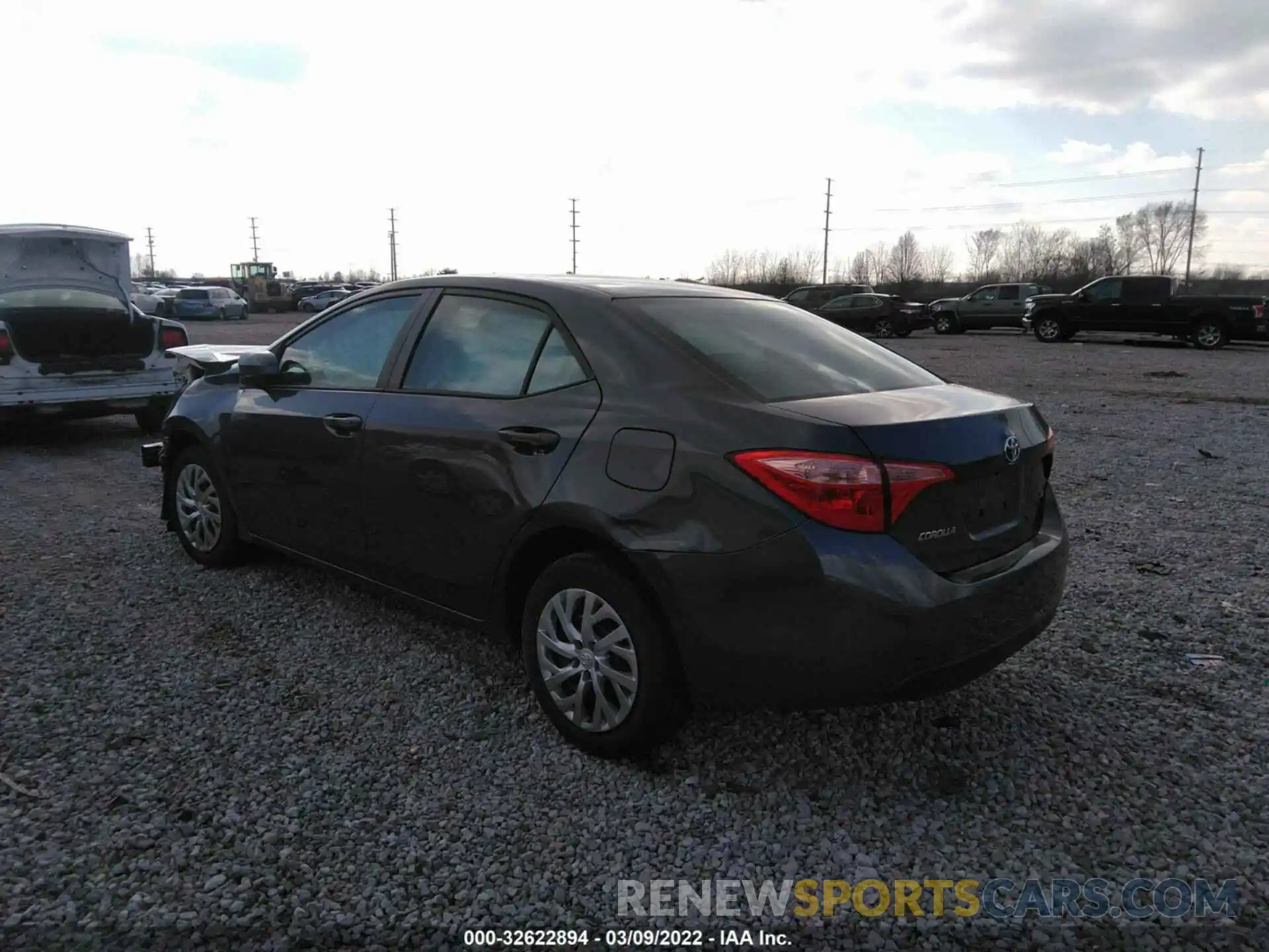 3 Photograph of a damaged car 2T1BURHE6KC169207 TOYOTA COROLLA 2019