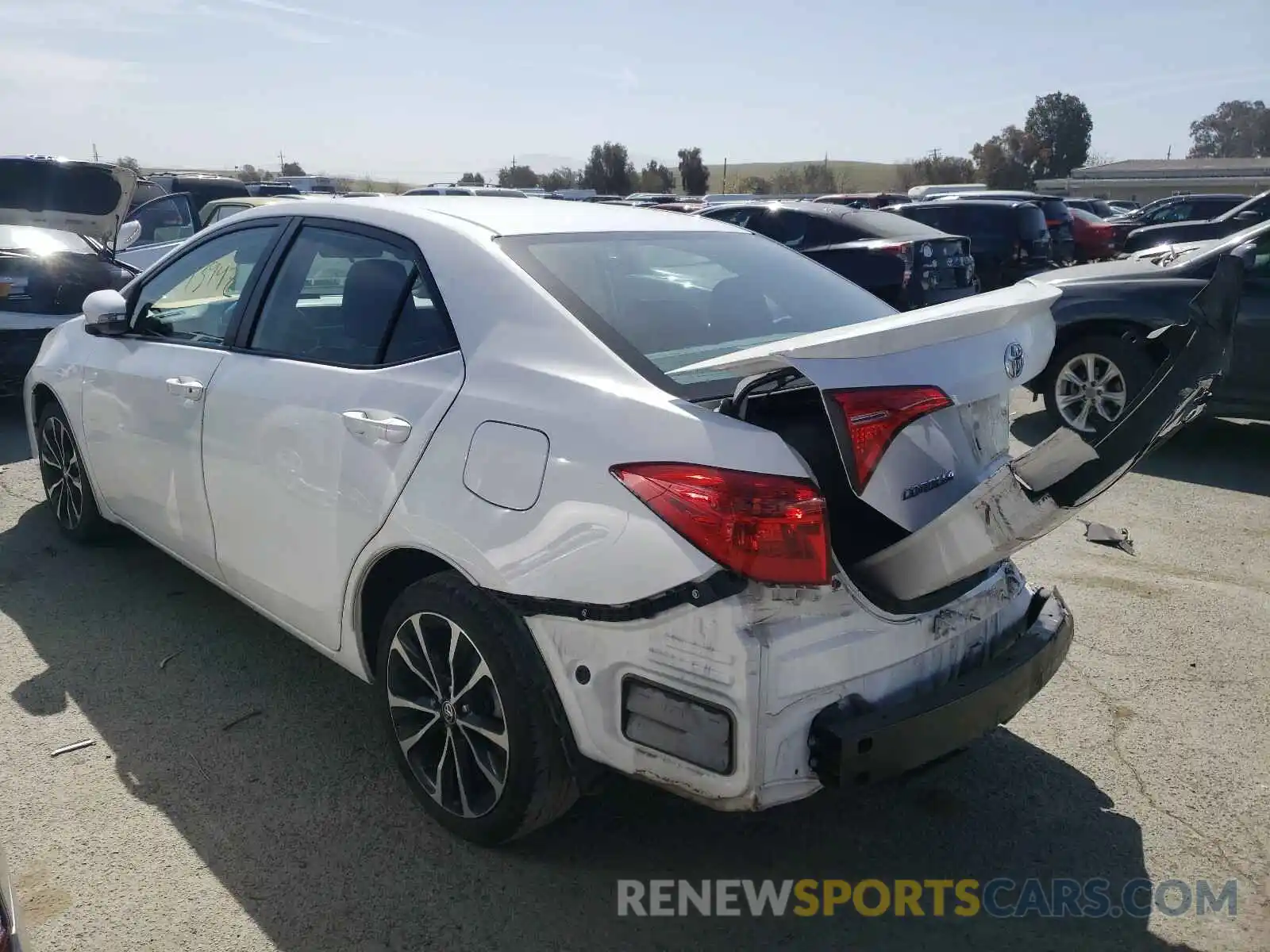 3 Photograph of a damaged car 2T1BURHE6KC170700 TOYOTA COROLLA 2019