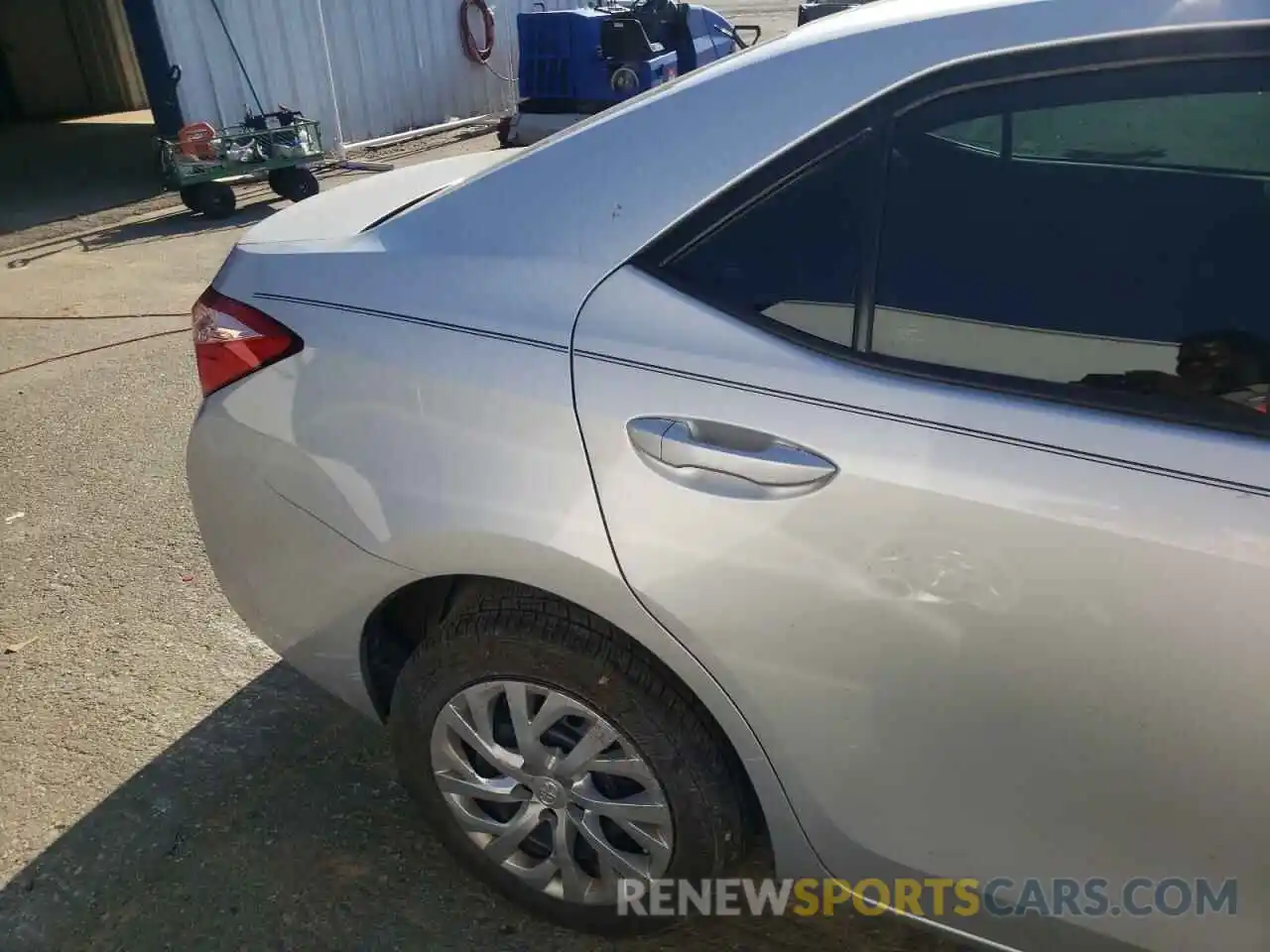 9 Photograph of a damaged car 2T1BURHE6KC171457 TOYOTA COROLLA 2019