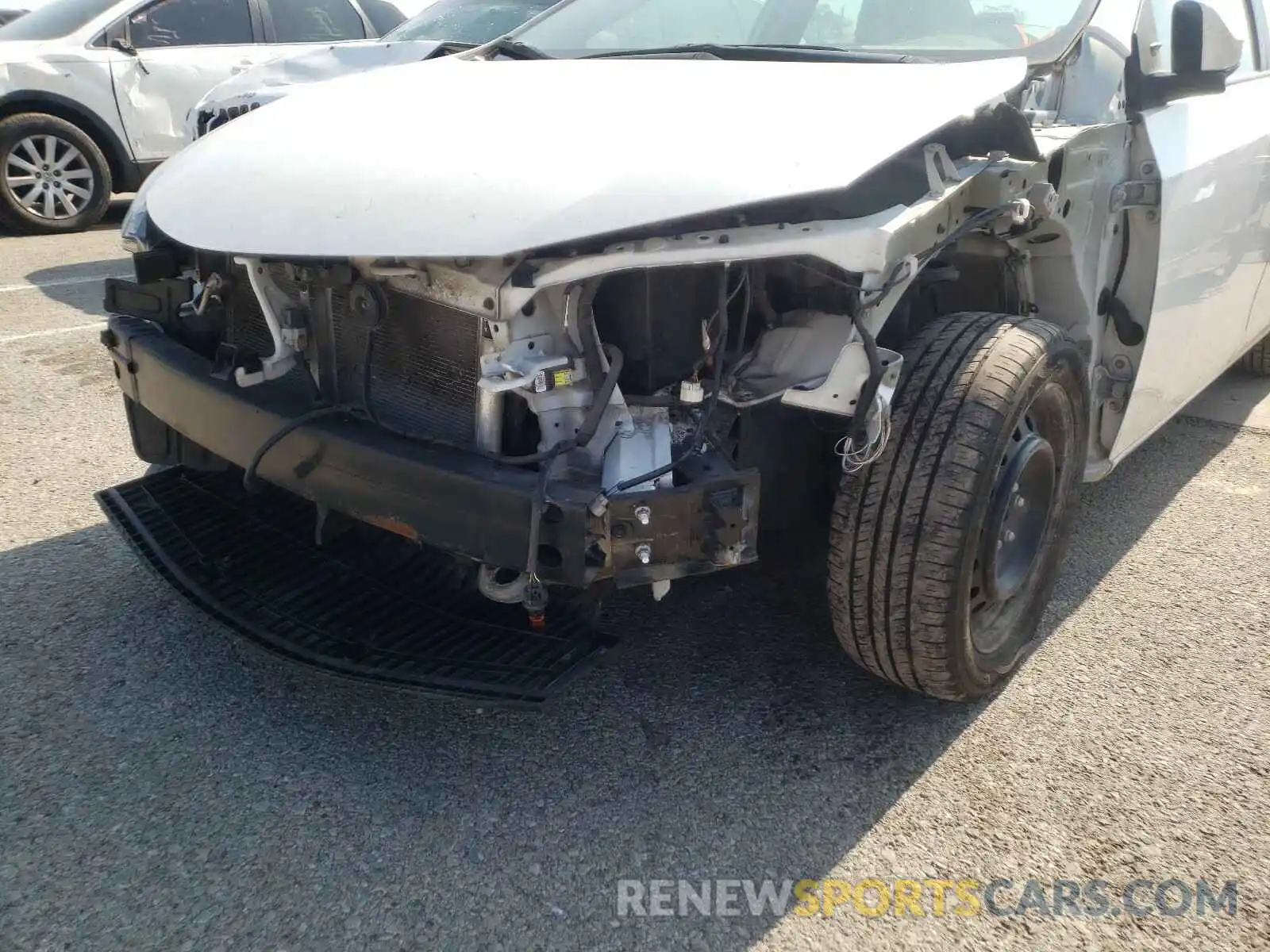 9 Photograph of a damaged car 2T1BURHE6KC172043 TOYOTA COROLLA 2019