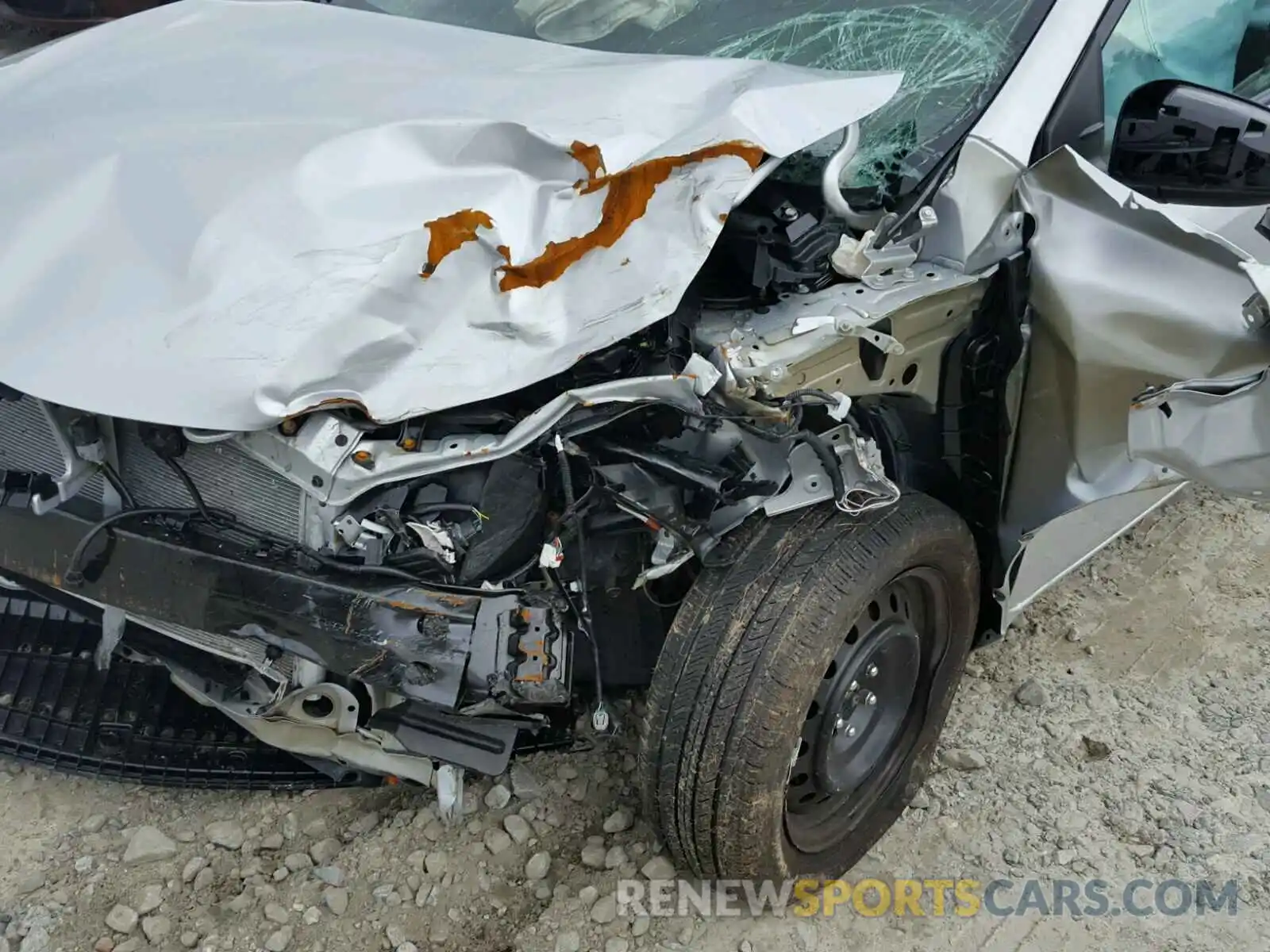 9 Photograph of a damaged car 2T1BURHE6KC172060 TOYOTA COROLLA 2019