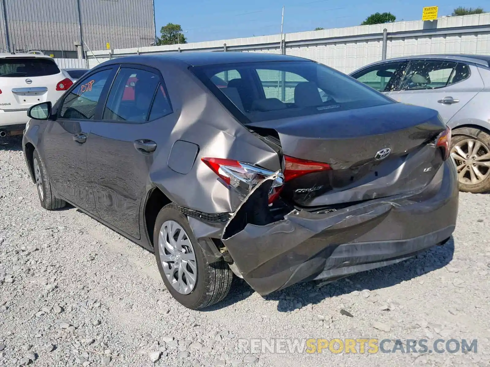 3 Фотография поврежденного автомобиля 2T1BURHE6KC173127 TOYOTA COROLLA 2019