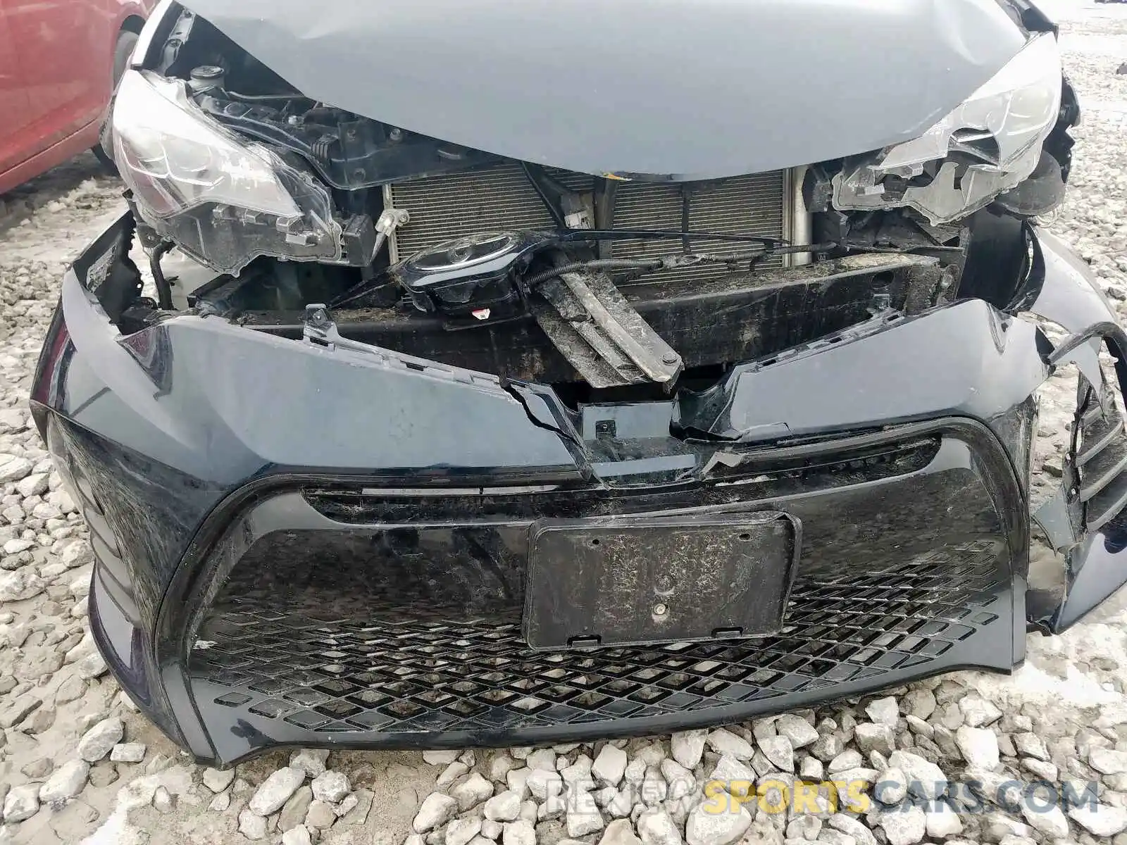 9 Photograph of a damaged car 2T1BURHE6KC173757 TOYOTA COROLLA 2019