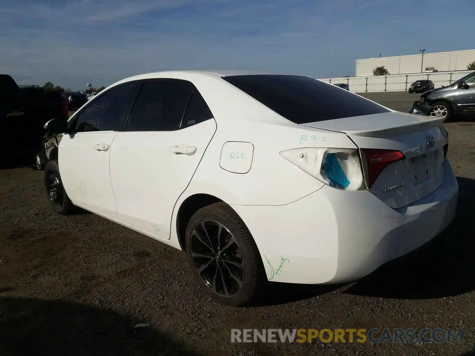 3 Photograph of a damaged car 2T1BURHE6KC175105 TOYOTA COROLLA 2019