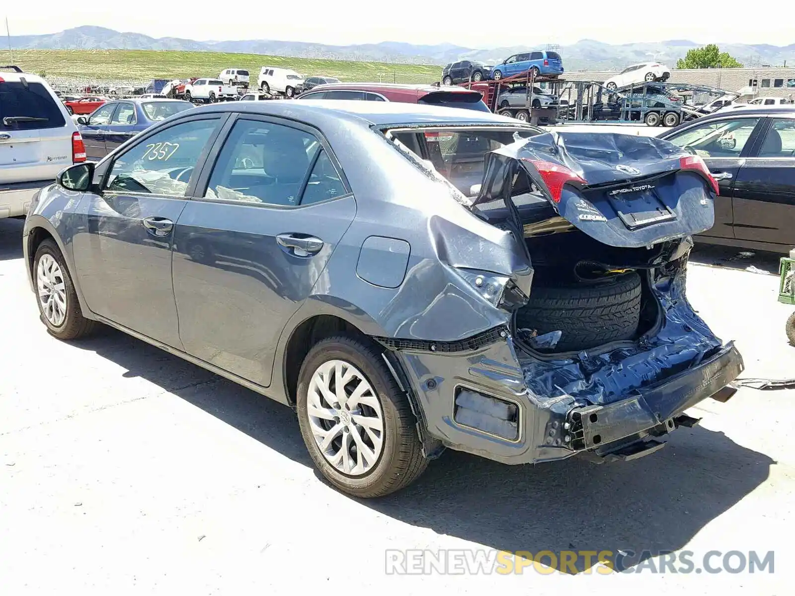 3 Photograph of a damaged car 2T1BURHE6KC175119 TOYOTA COROLLA 2019