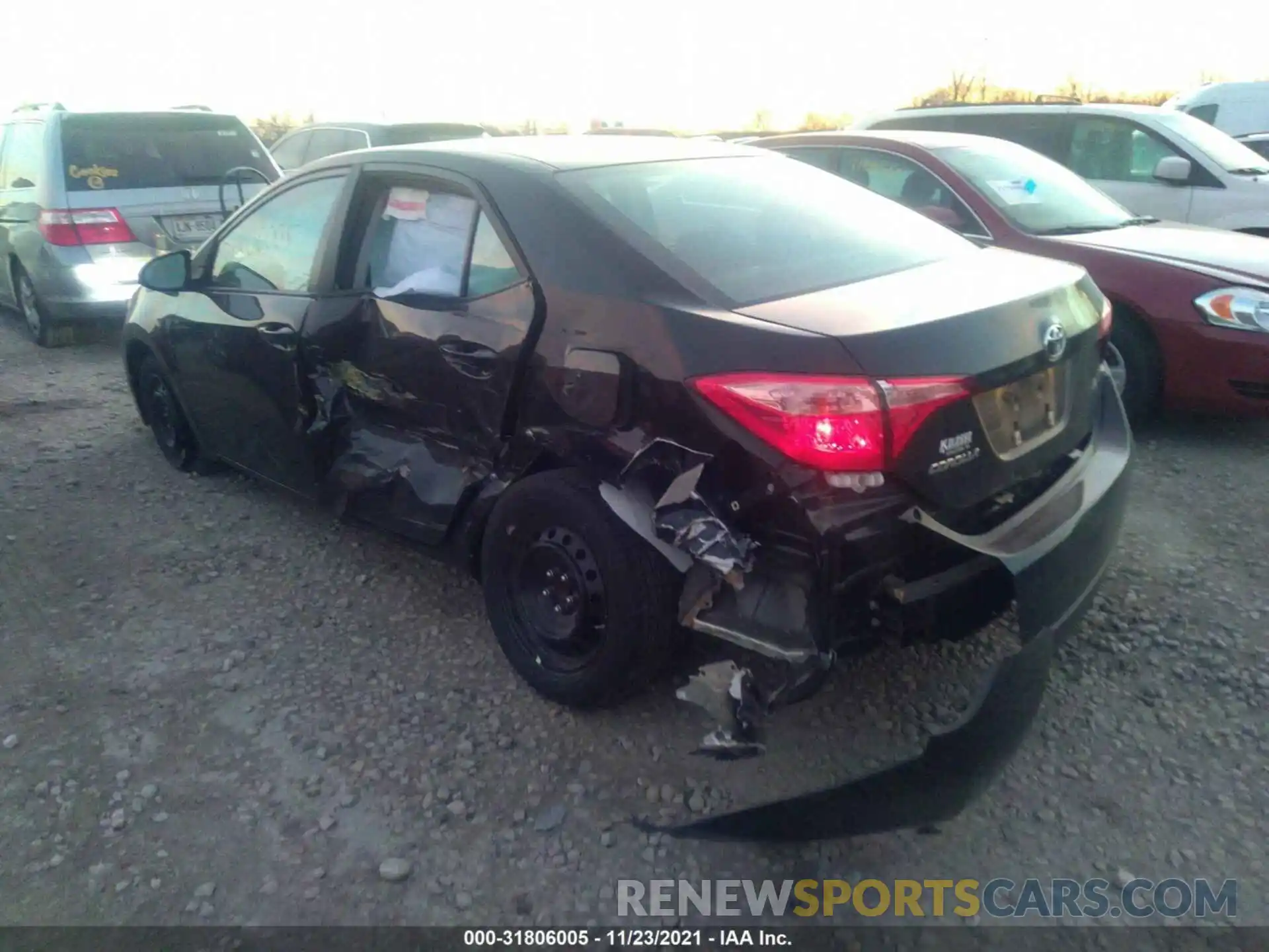 3 Photograph of a damaged car 2T1BURHE6KC175850 TOYOTA COROLLA 2019