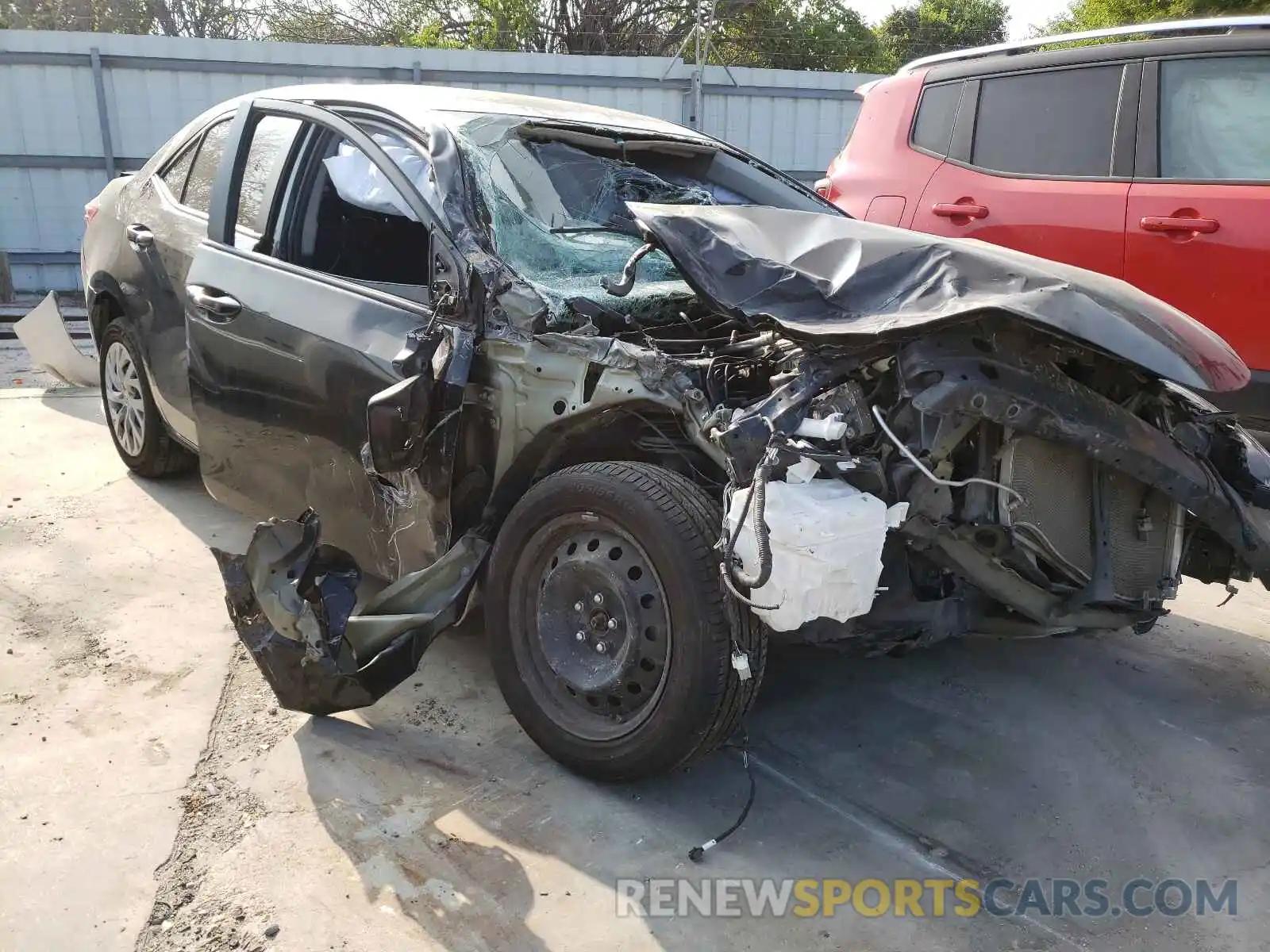 1 Photograph of a damaged car 2T1BURHE6KC175976 TOYOTA COROLLA 2019