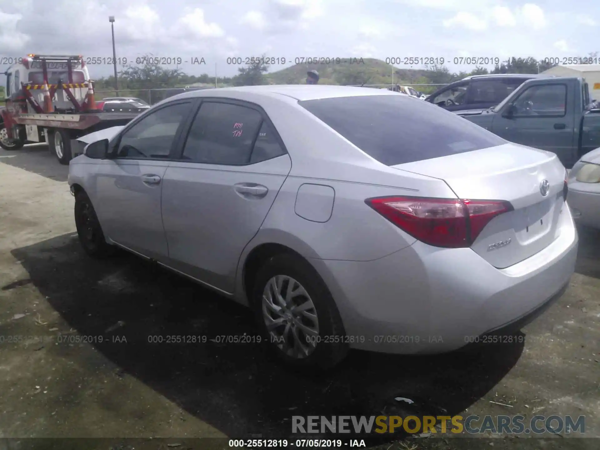 3 Photograph of a damaged car 2T1BURHE6KC176464 TOYOTA COROLLA 2019