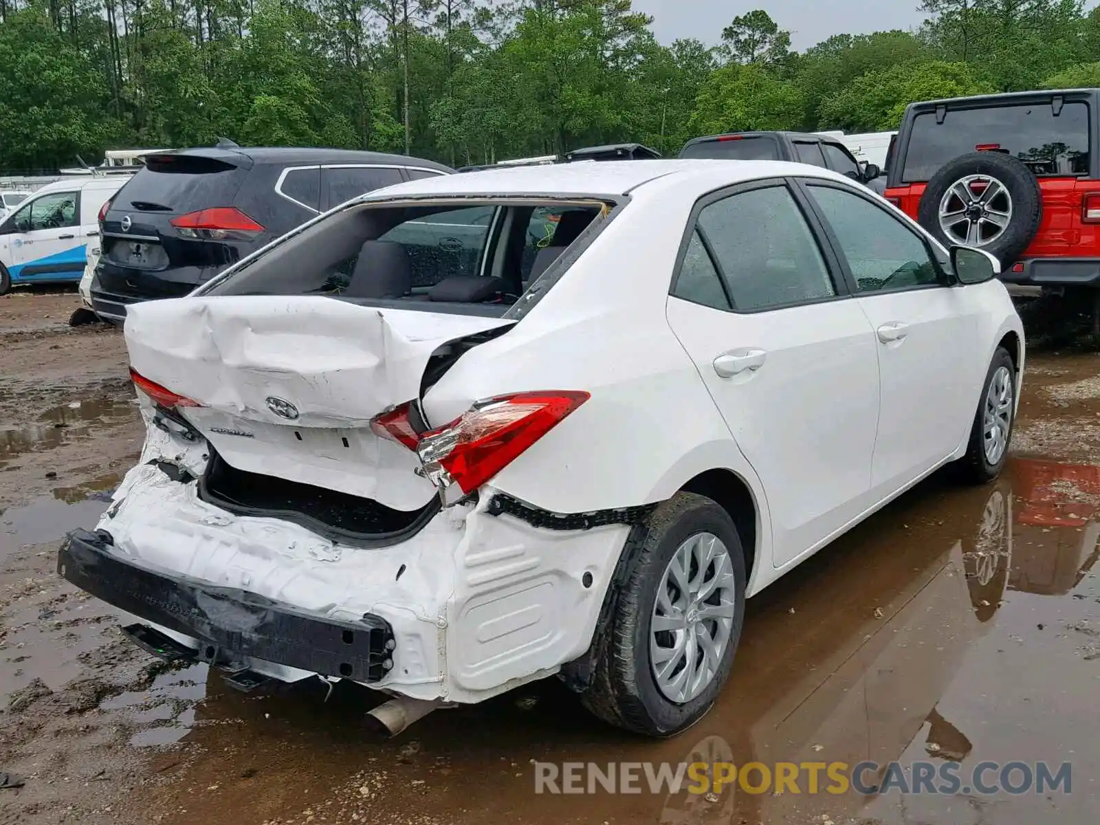 4 Photograph of a damaged car 2T1BURHE6KC181082 TOYOTA COROLLA 2019