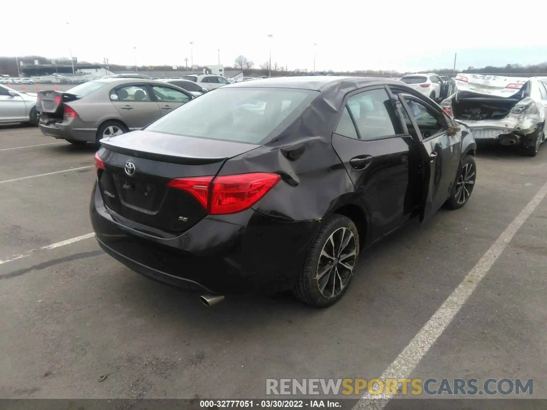 4 Photograph of a damaged car 2T1BURHE6KC182927 TOYOTA COROLLA 2019