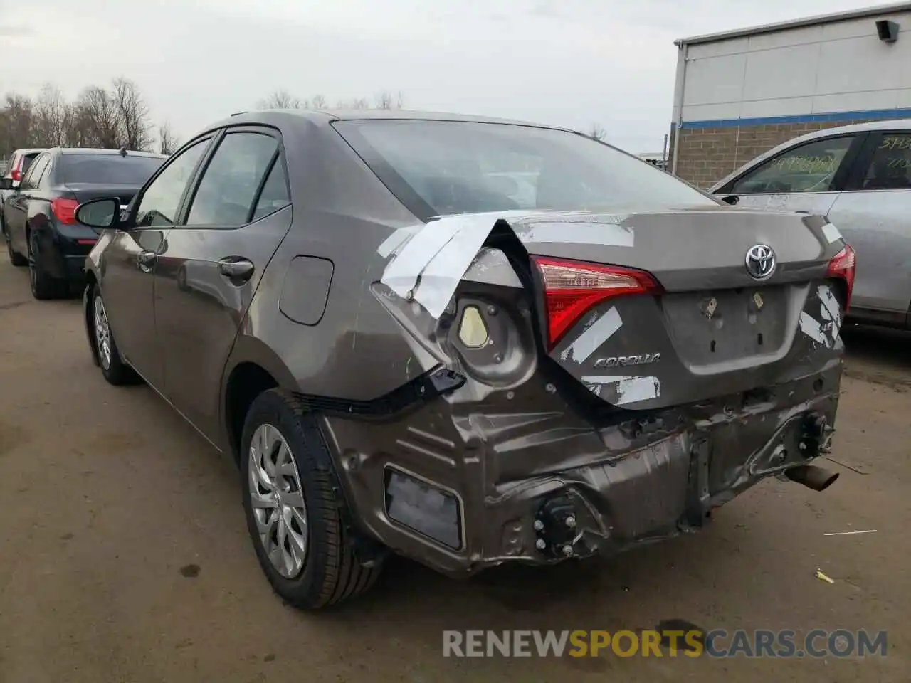 3 Photograph of a damaged car 2T1BURHE6KC183799 TOYOTA COROLLA 2019