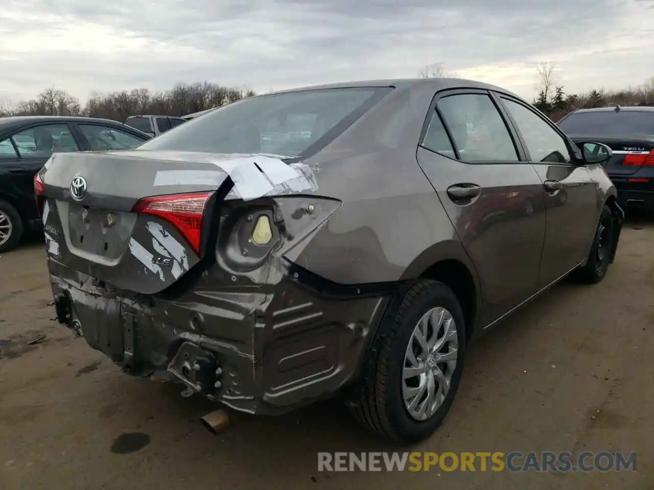 4 Photograph of a damaged car 2T1BURHE6KC183799 TOYOTA COROLLA 2019