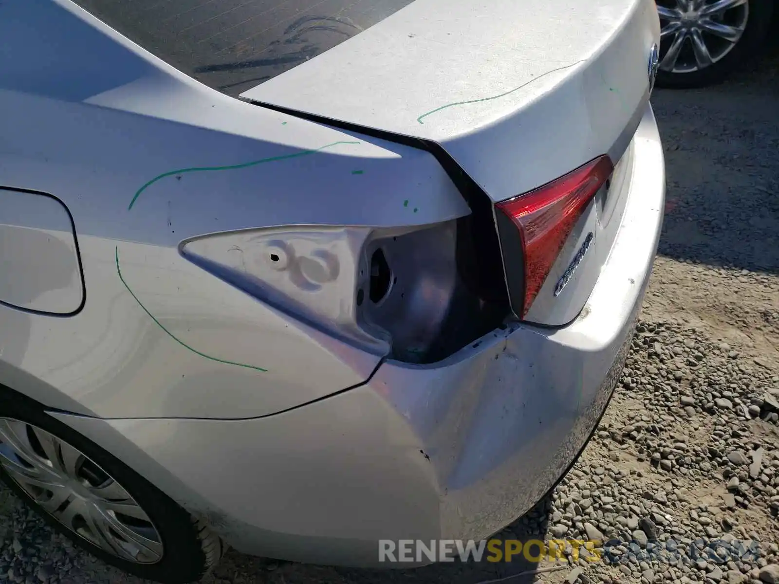 9 Photograph of a damaged car 2T1BURHE6KC184693 TOYOTA COROLLA 2019