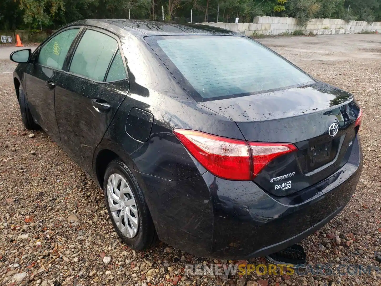 3 Photograph of a damaged car 2T1BURHE6KC185598 TOYOTA COROLLA 2019