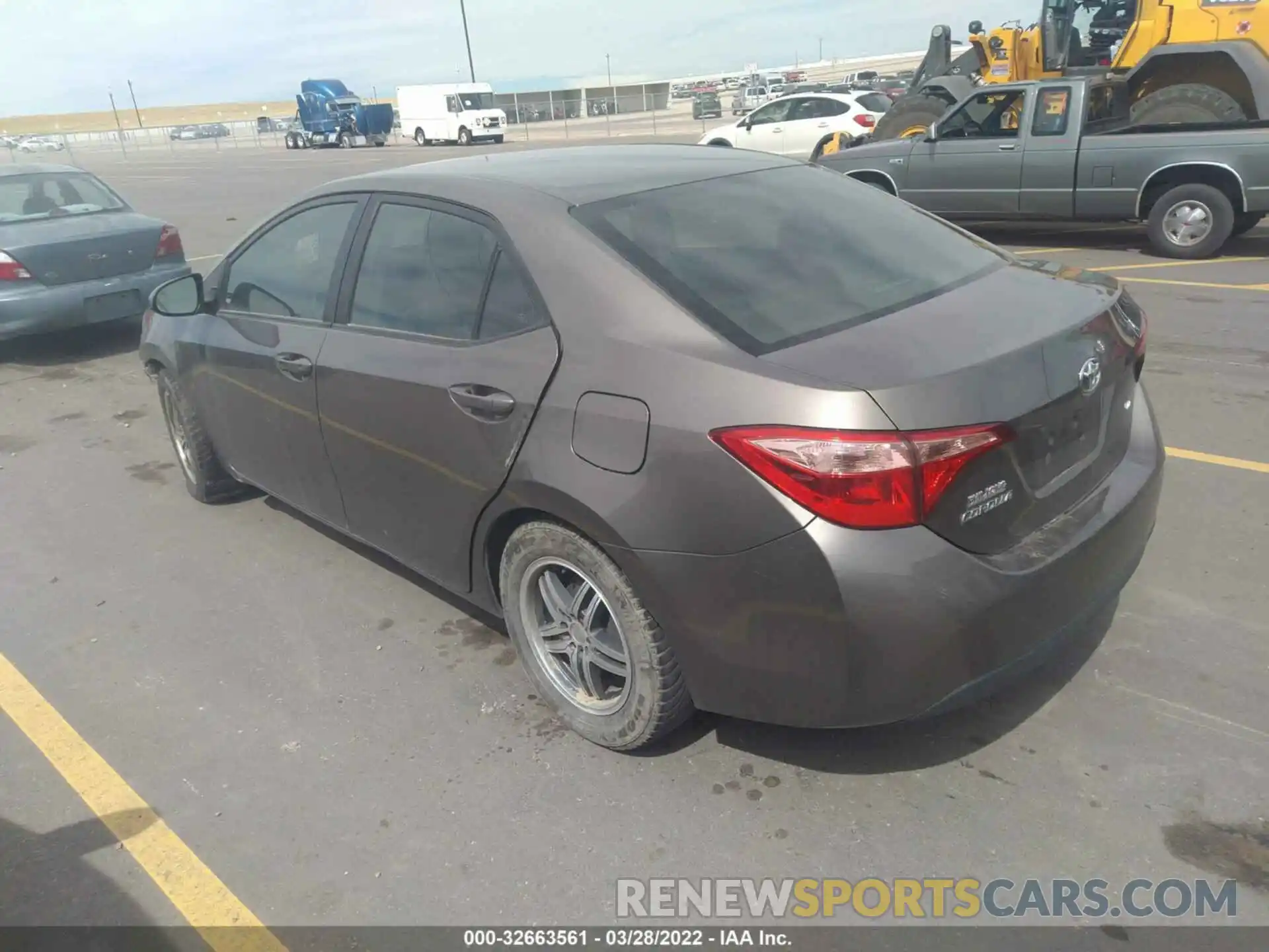 3 Photograph of a damaged car 2T1BURHE6KC189747 TOYOTA COROLLA 2019