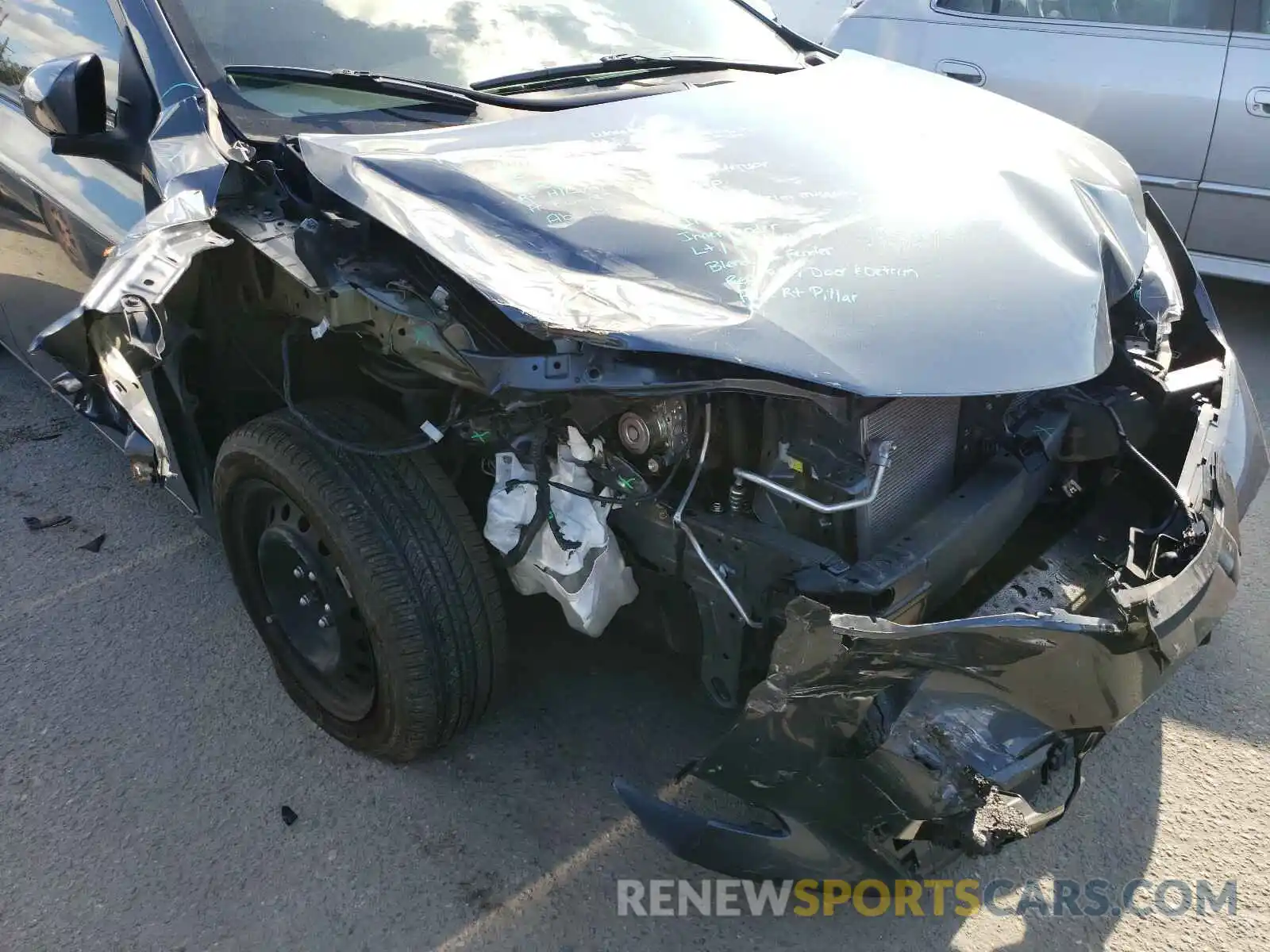 9 Photograph of a damaged car 2T1BURHE6KC190946 TOYOTA COROLLA 2019