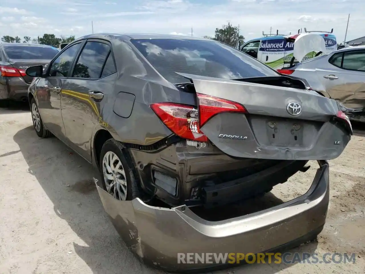 3 Photograph of a damaged car 2T1BURHE6KC191076 TOYOTA COROLLA 2019