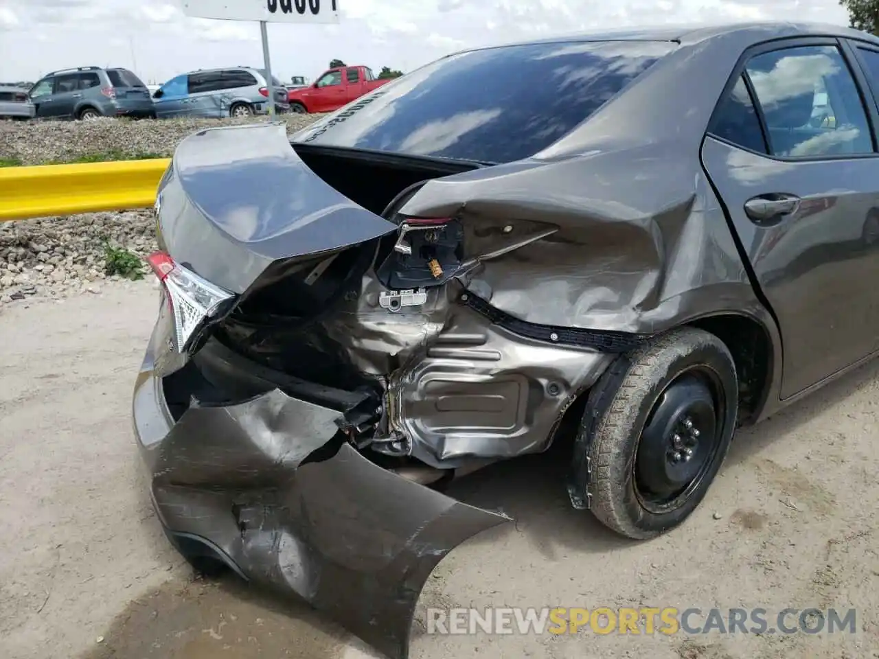 9 Photograph of a damaged car 2T1BURHE6KC191076 TOYOTA COROLLA 2019