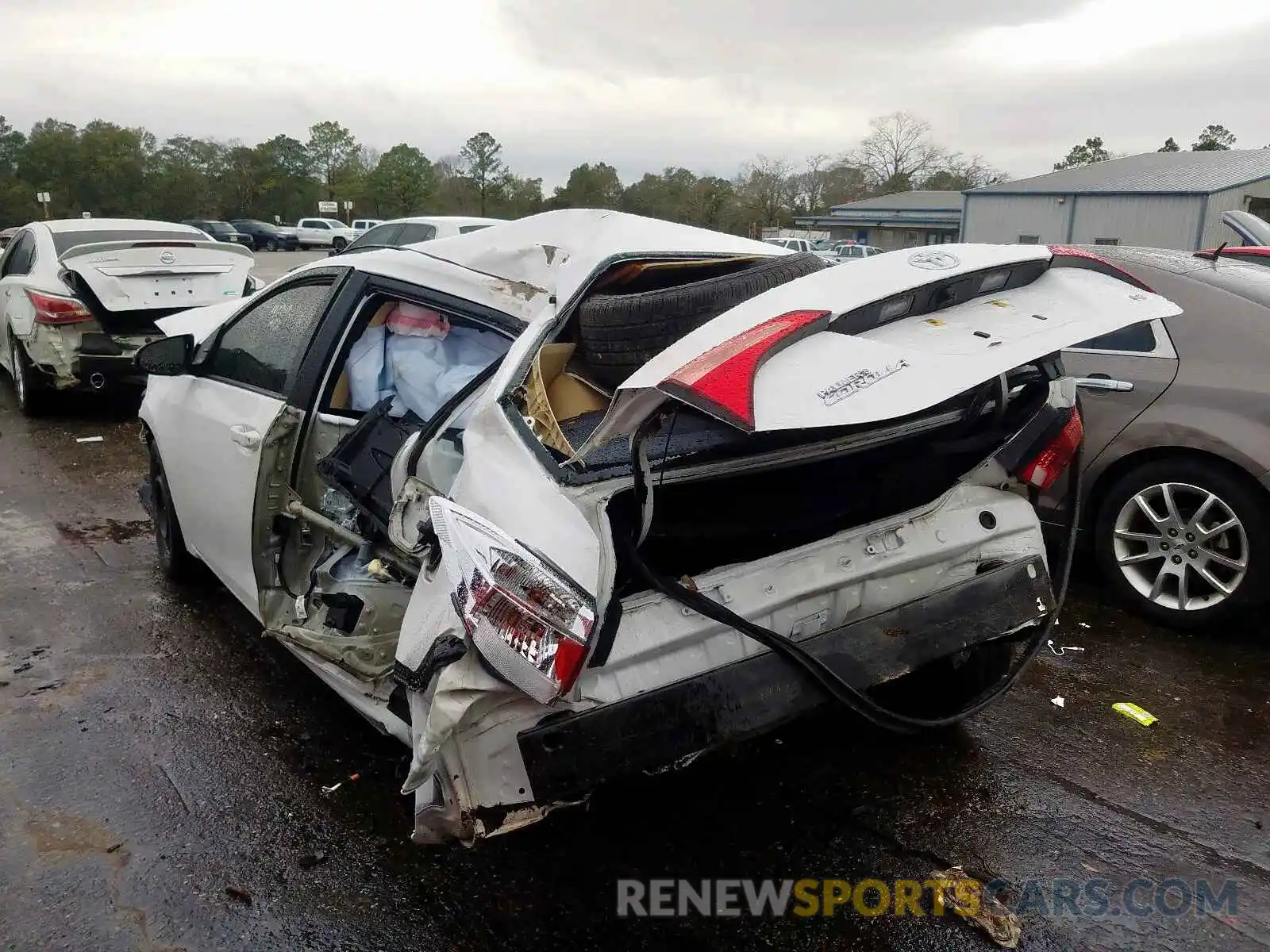 3 Photograph of a damaged car 2T1BURHE6KC191644 TOYOTA COROLLA 2019