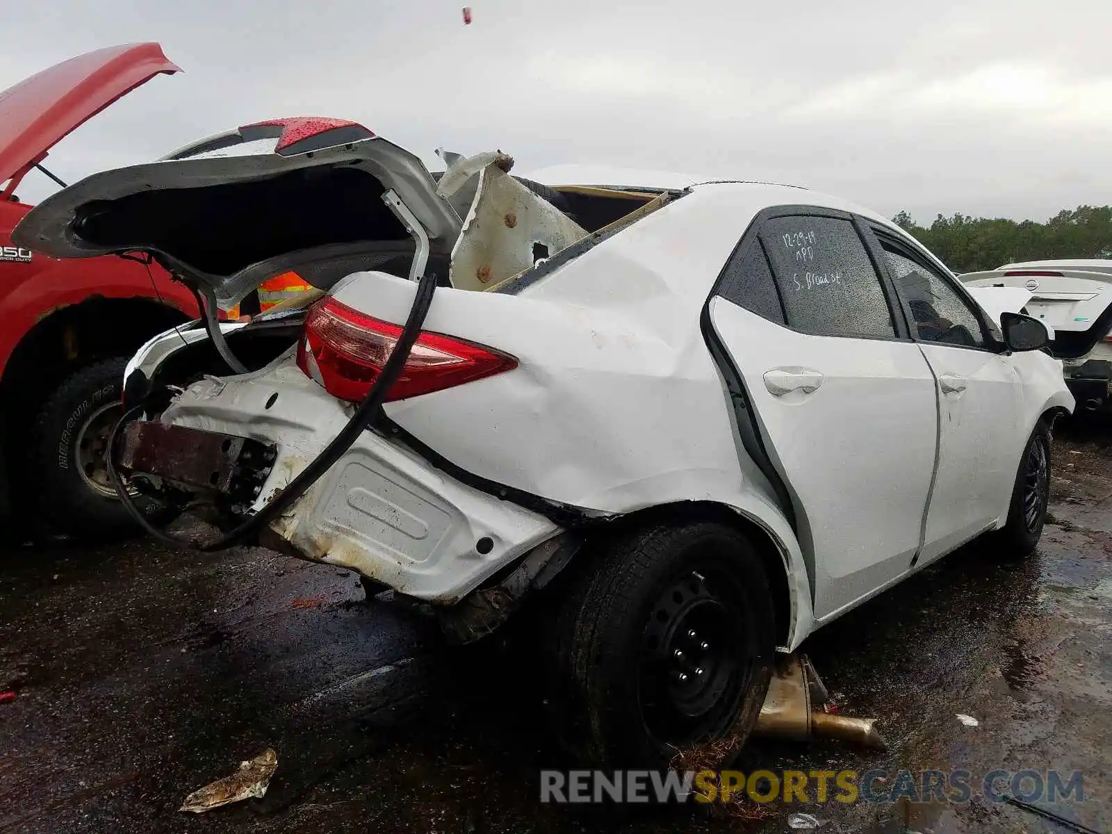 4 Photograph of a damaged car 2T1BURHE6KC191644 TOYOTA COROLLA 2019