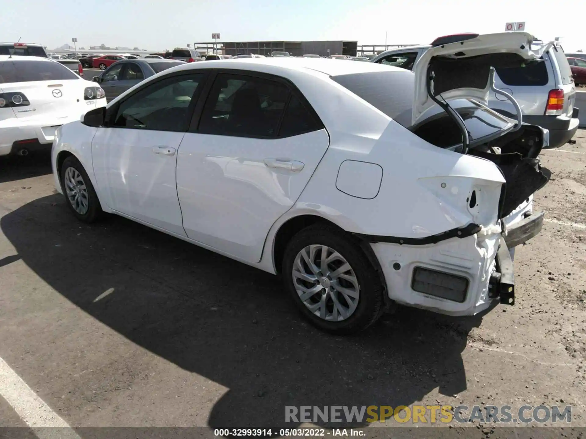 3 Photograph of a damaged car 2T1BURHE6KC193426 TOYOTA COROLLA 2019