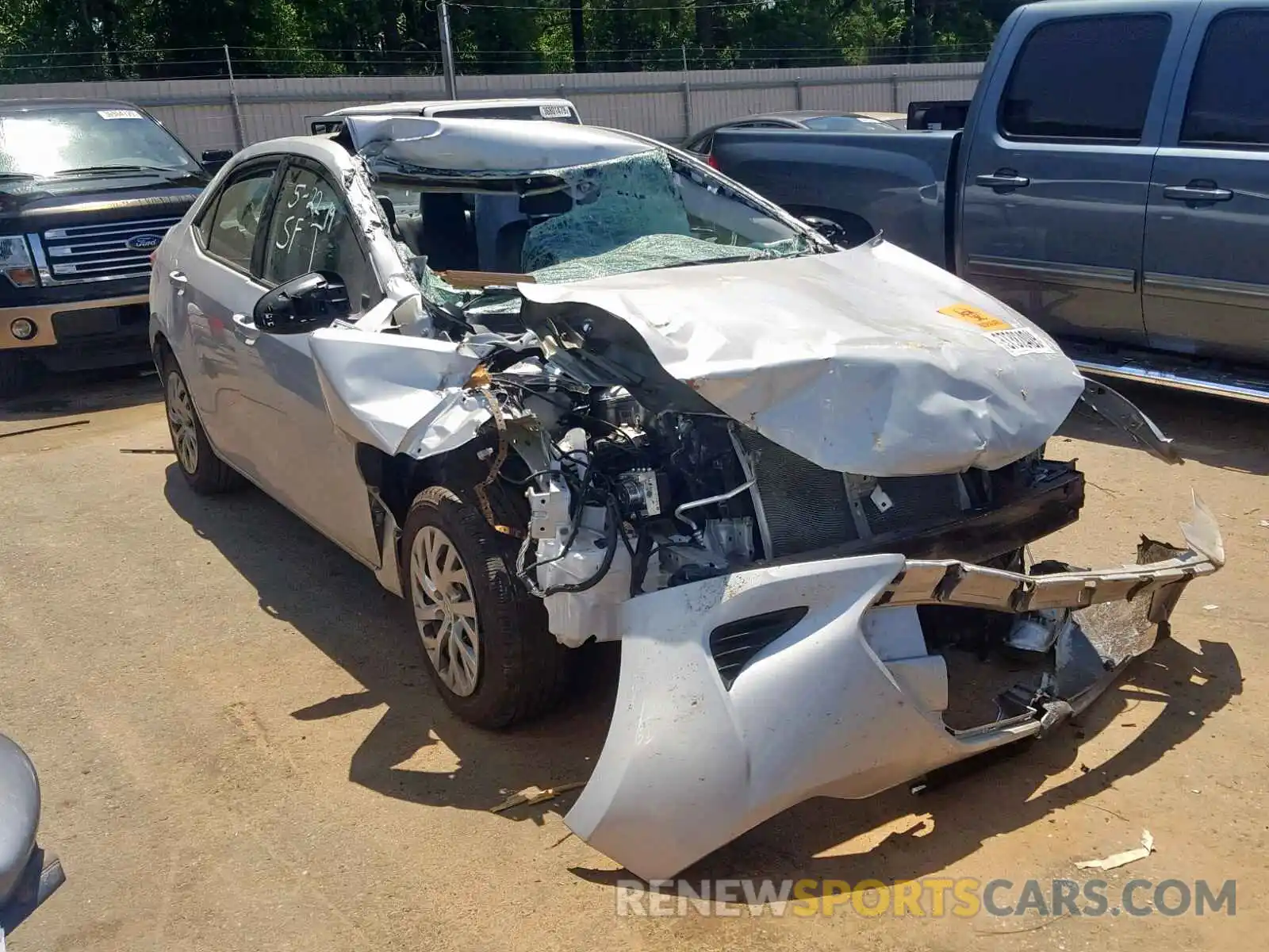 1 Photograph of a damaged car 2T1BURHE6KC194706 TOYOTA COROLLA 2019