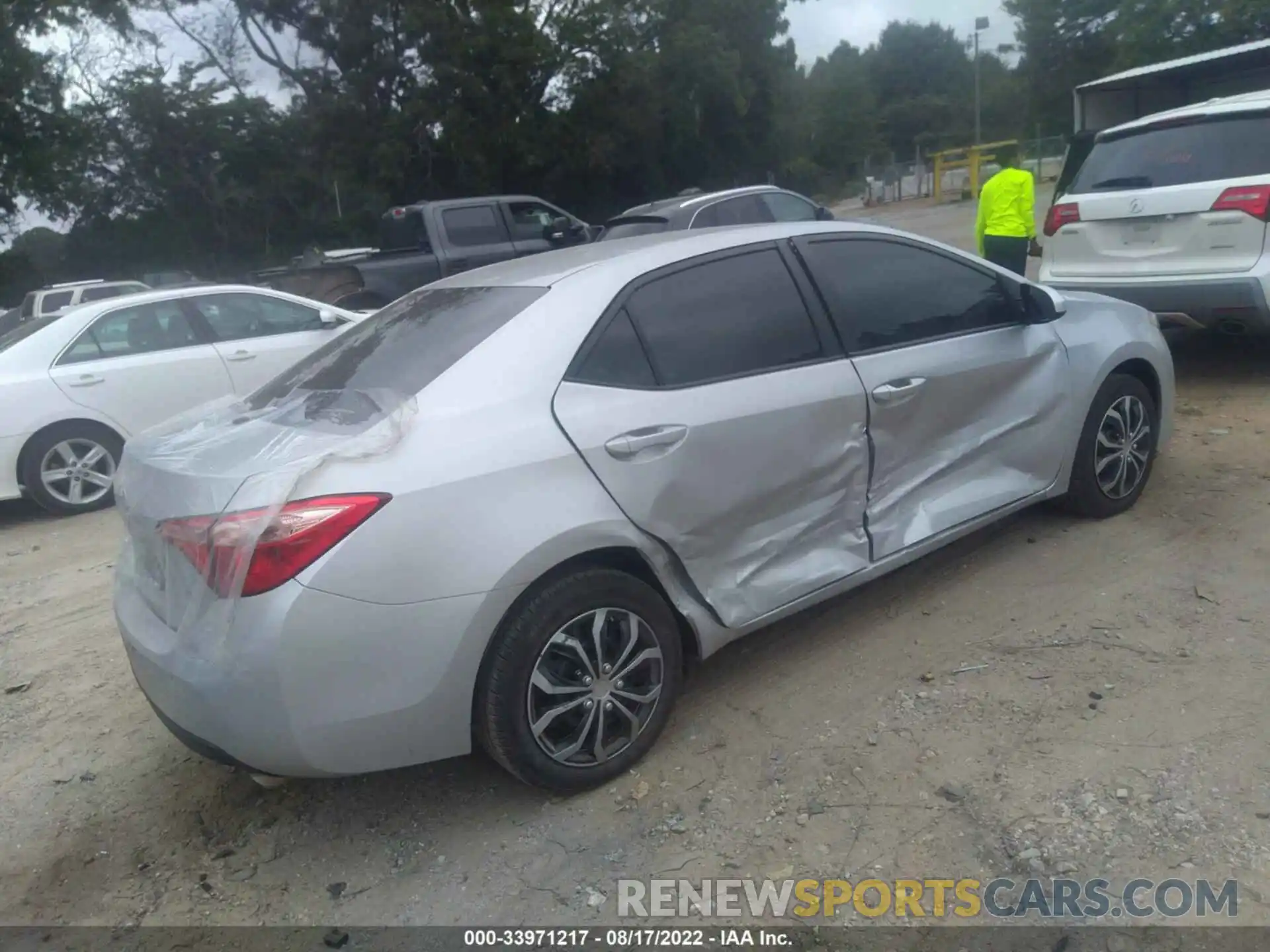 4 Photograph of a damaged car 2T1BURHE6KC194852 TOYOTA COROLLA 2019