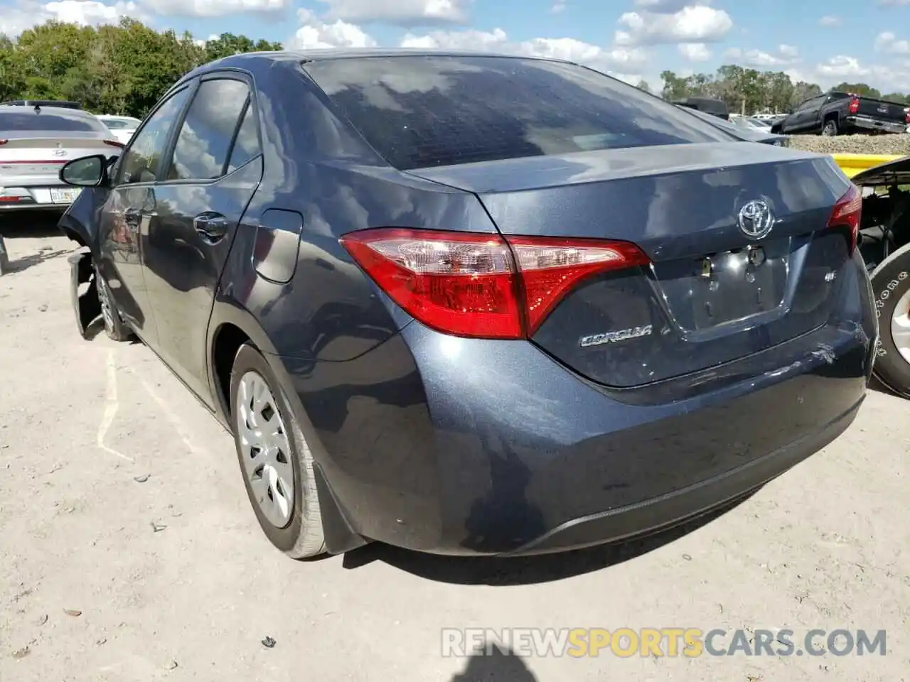 3 Photograph of a damaged car 2T1BURHE6KC195418 TOYOTA COROLLA 2019