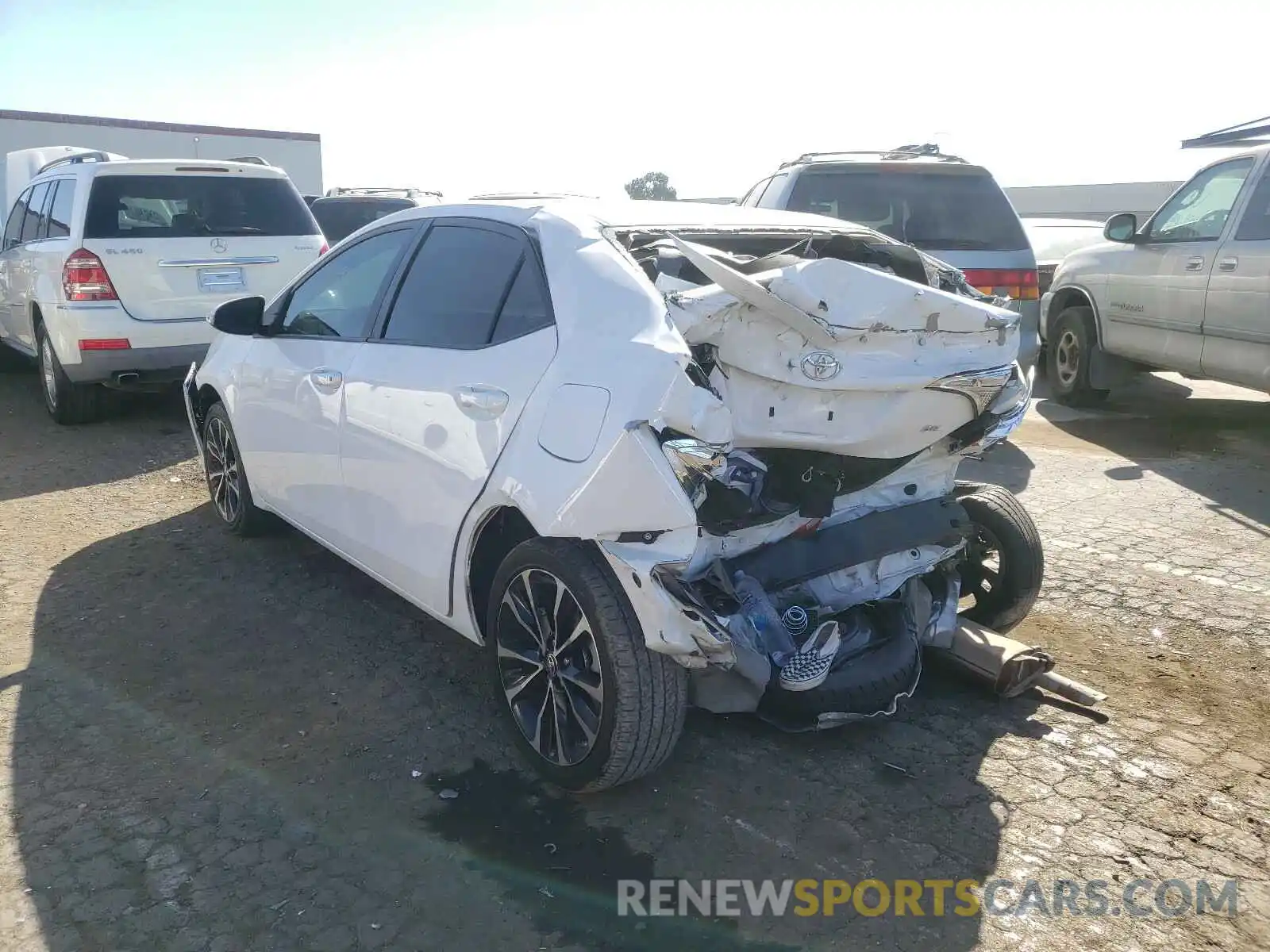 3 Photograph of a damaged car 2T1BURHE6KC195595 TOYOTA COROLLA 2019