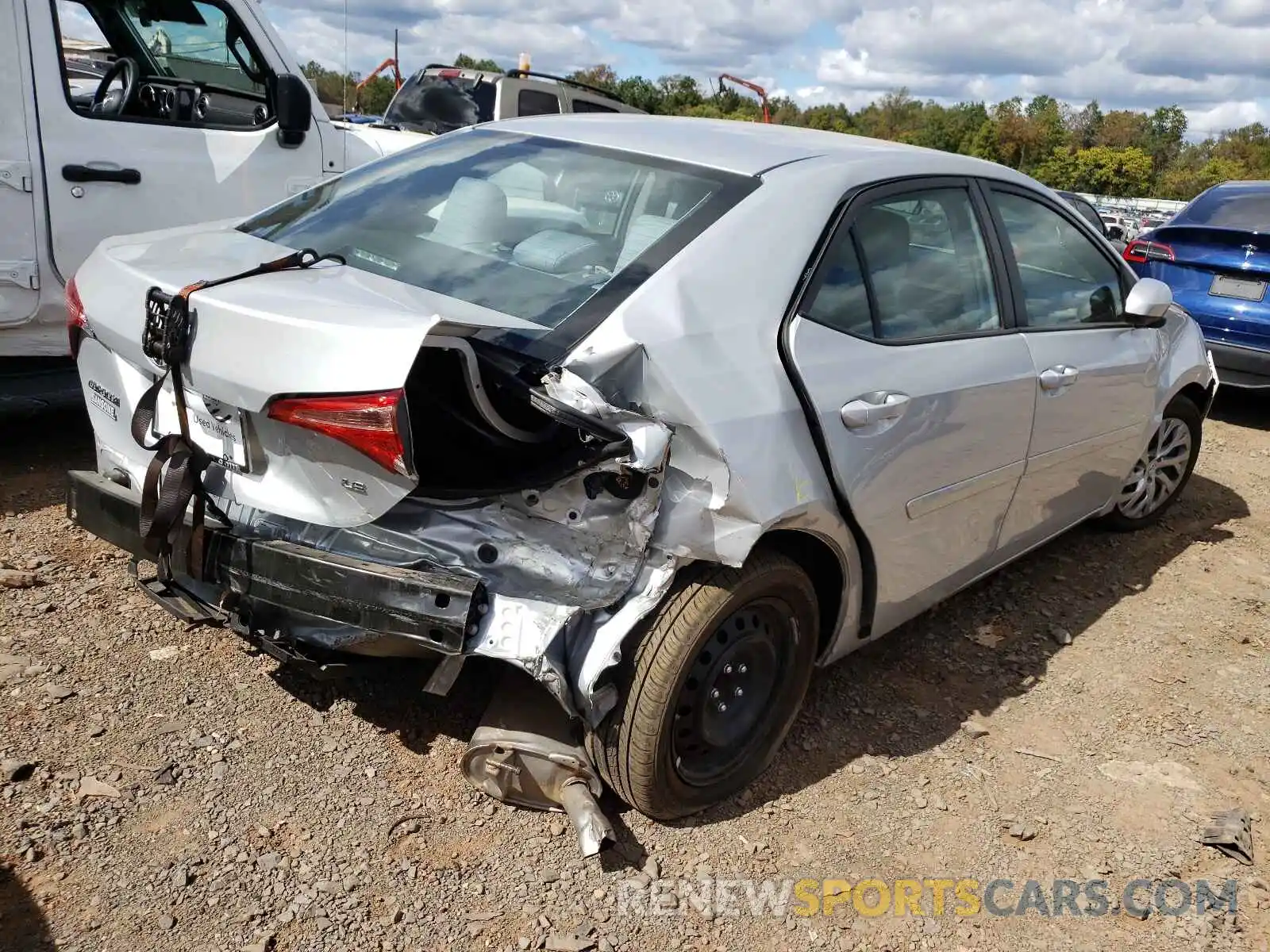 4 Photograph of a damaged car 2T1BURHE6KC195788 TOYOTA COROLLA 2019