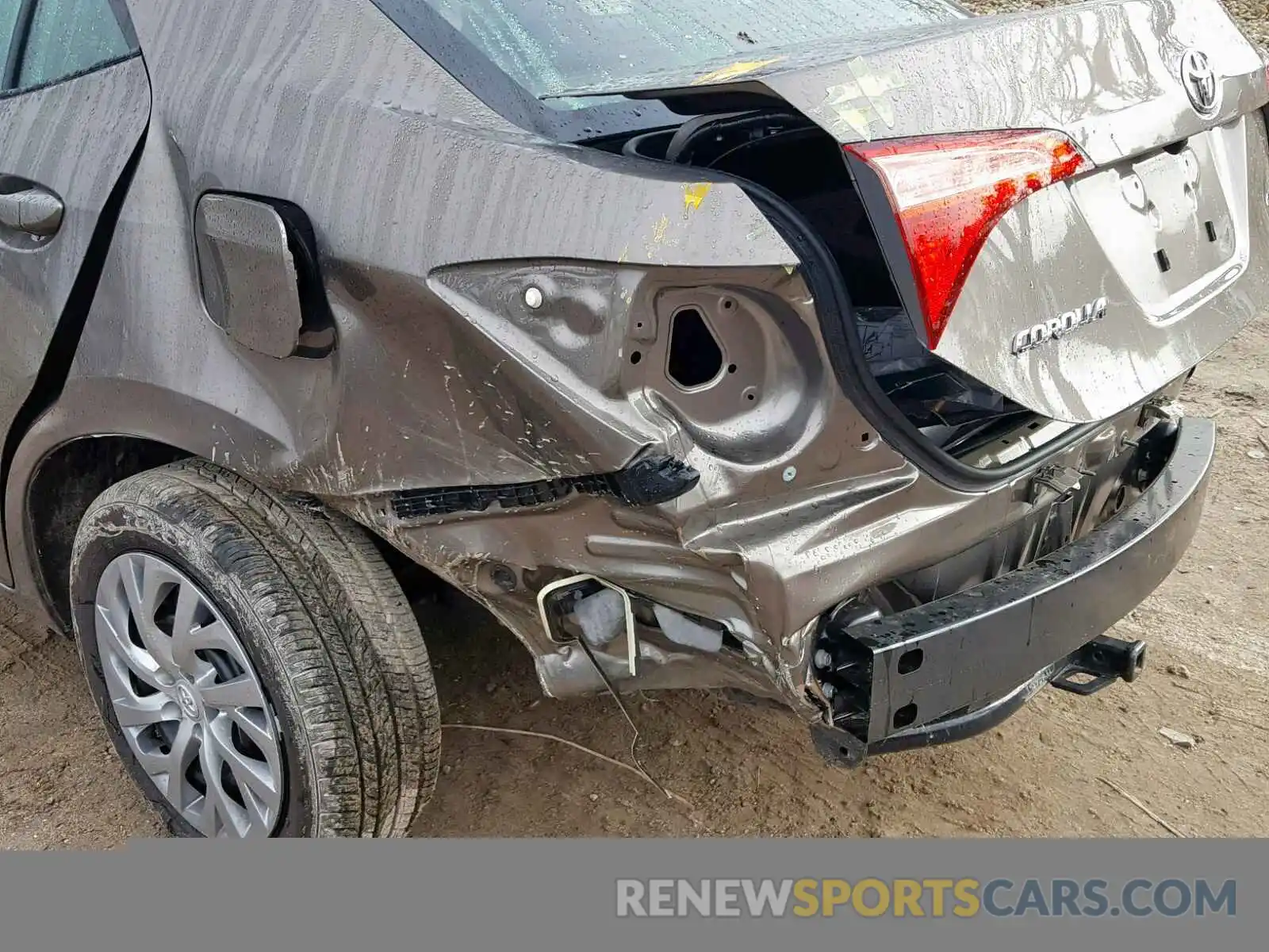 9 Photograph of a damaged car 2T1BURHE6KC196049 TOYOTA COROLLA 2019