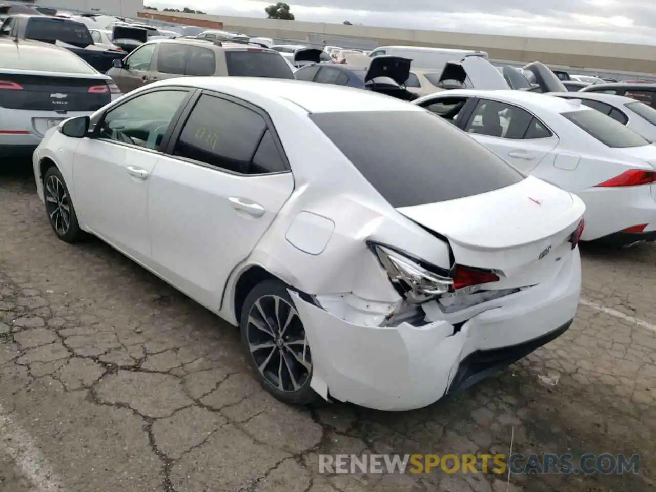 3 Photograph of a damaged car 2T1BURHE6KC196374 TOYOTA COROLLA 2019