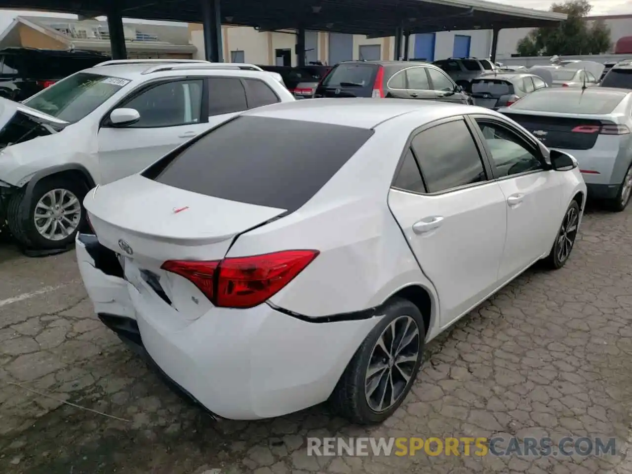 4 Photograph of a damaged car 2T1BURHE6KC196374 TOYOTA COROLLA 2019