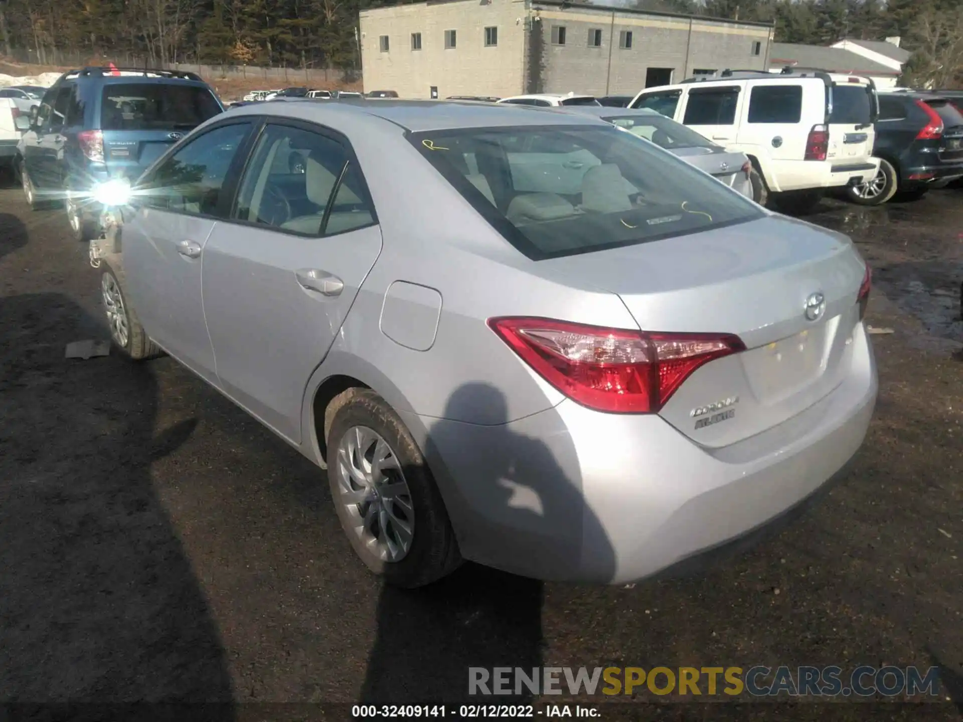 3 Photograph of a damaged car 2T1BURHE6KC196620 TOYOTA COROLLA 2019