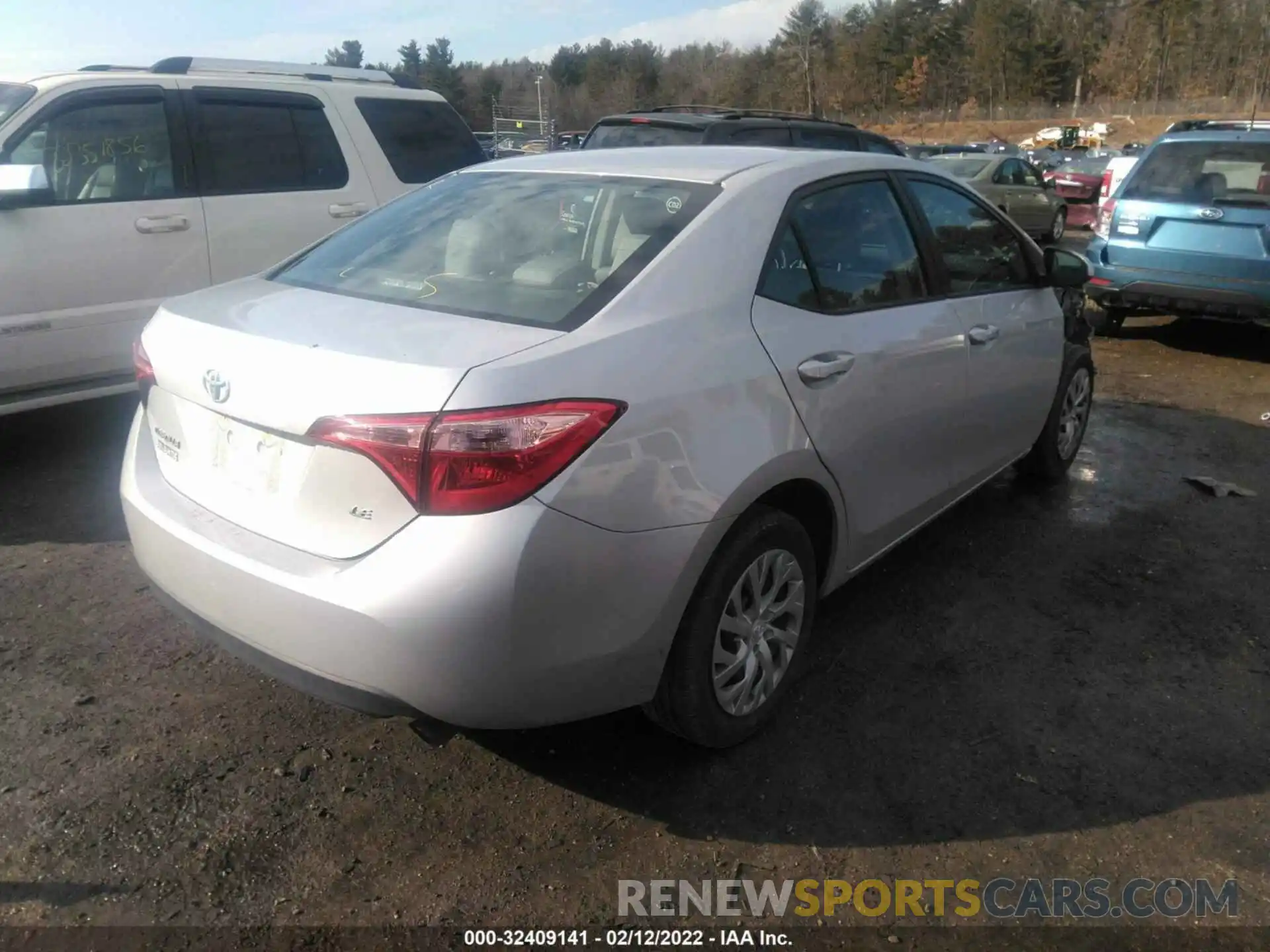 4 Photograph of a damaged car 2T1BURHE6KC196620 TOYOTA COROLLA 2019