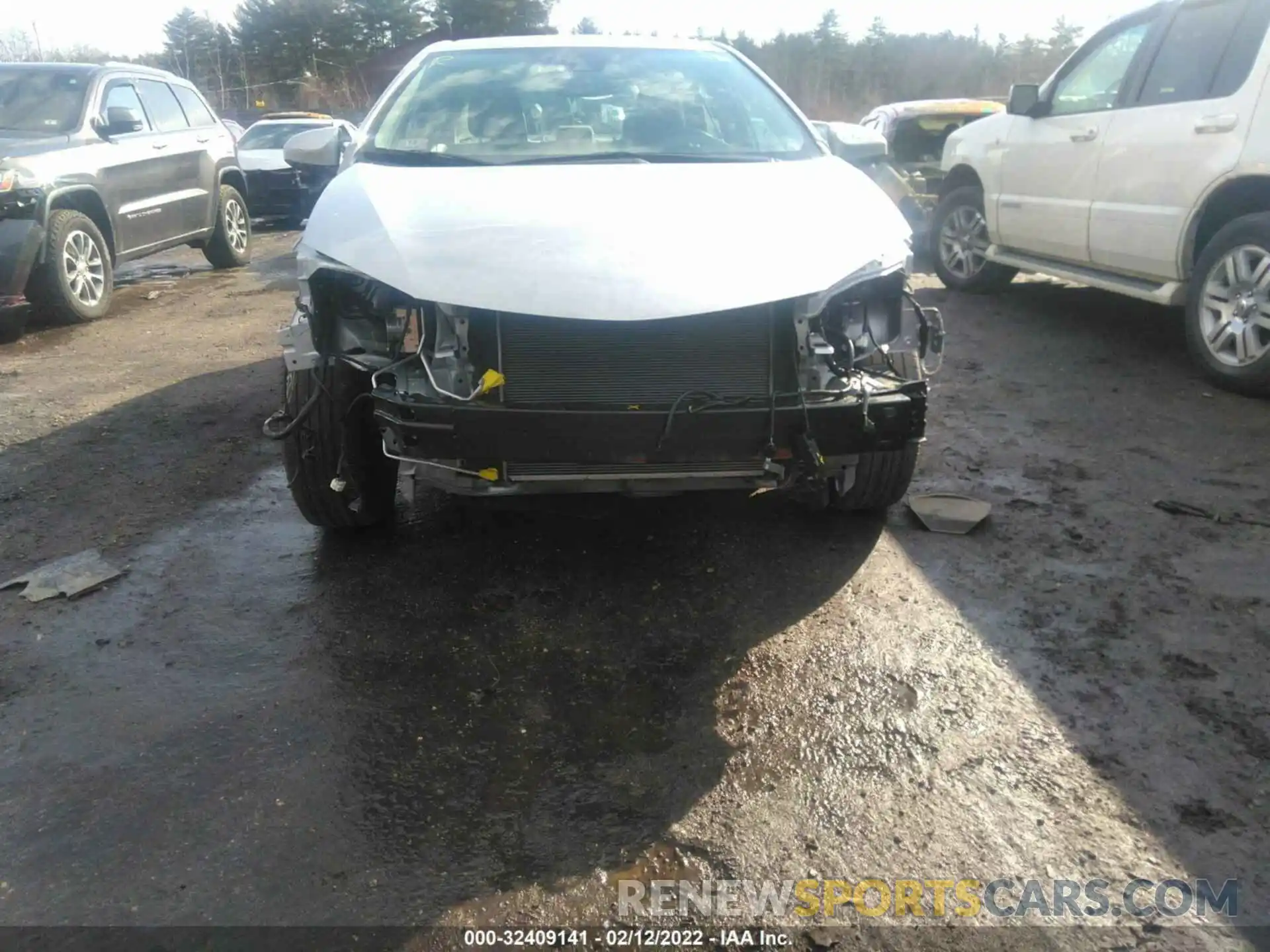 6 Photograph of a damaged car 2T1BURHE6KC196620 TOYOTA COROLLA 2019