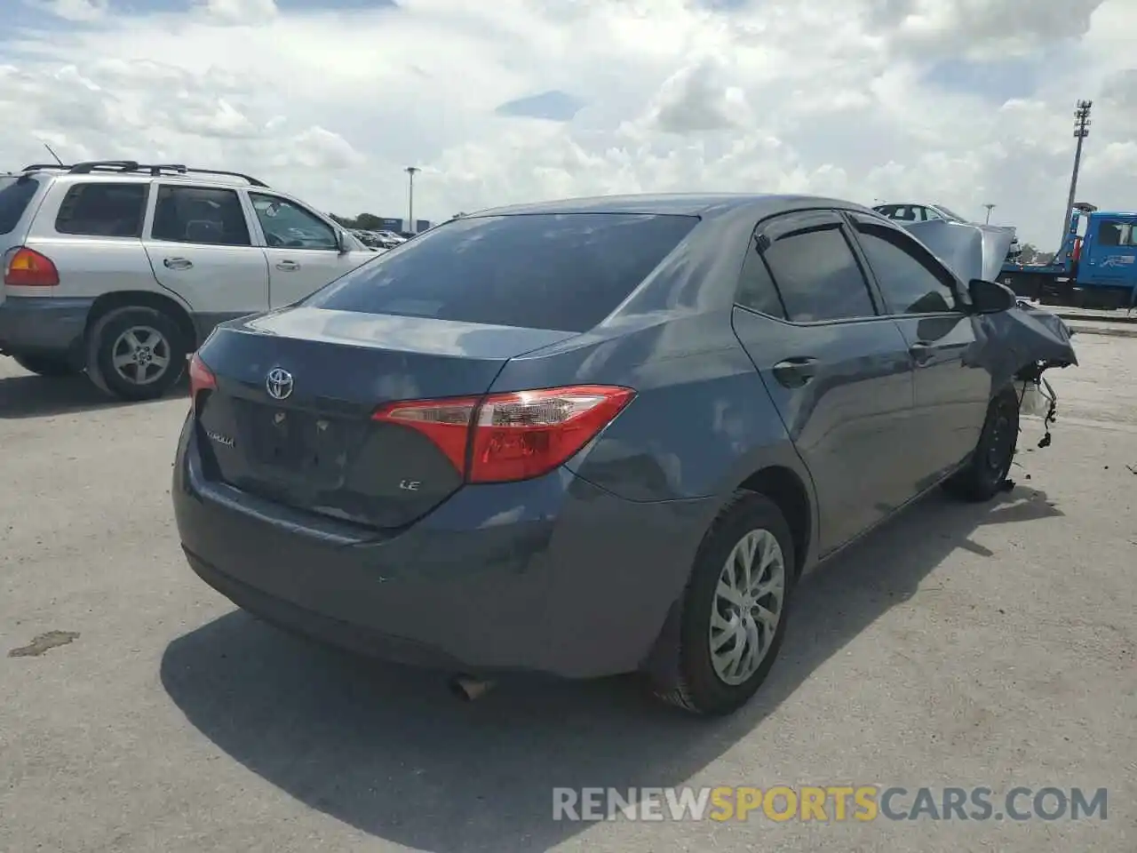 4 Photograph of a damaged car 2T1BURHE6KC196925 TOYOTA COROLLA 2019