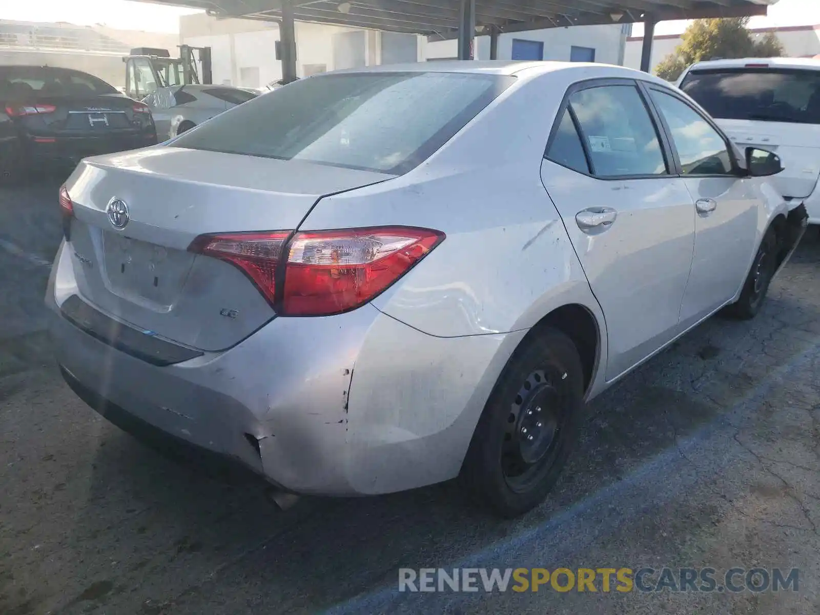 4 Photograph of a damaged car 2T1BURHE6KC197895 TOYOTA COROLLA 2019