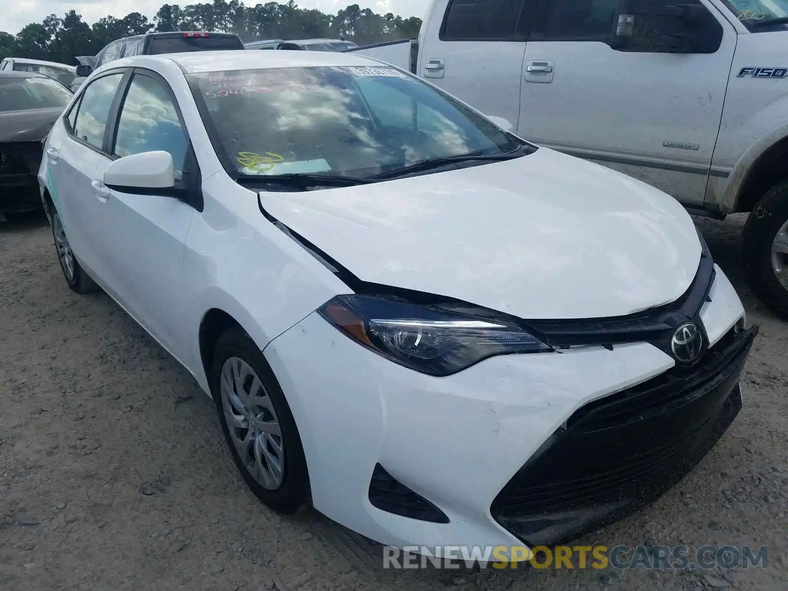 1 Photograph of a damaged car 2T1BURHE6KC198996 TOYOTA COROLLA 2019