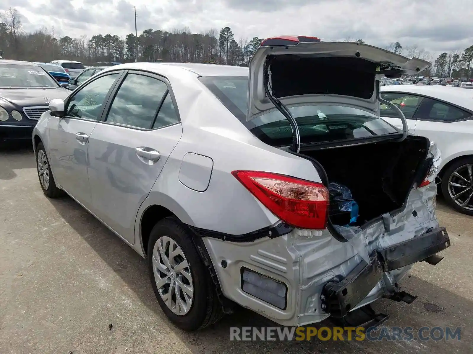 3 Photograph of a damaged car 2T1BURHE6KC199596 TOYOTA COROLLA 2019