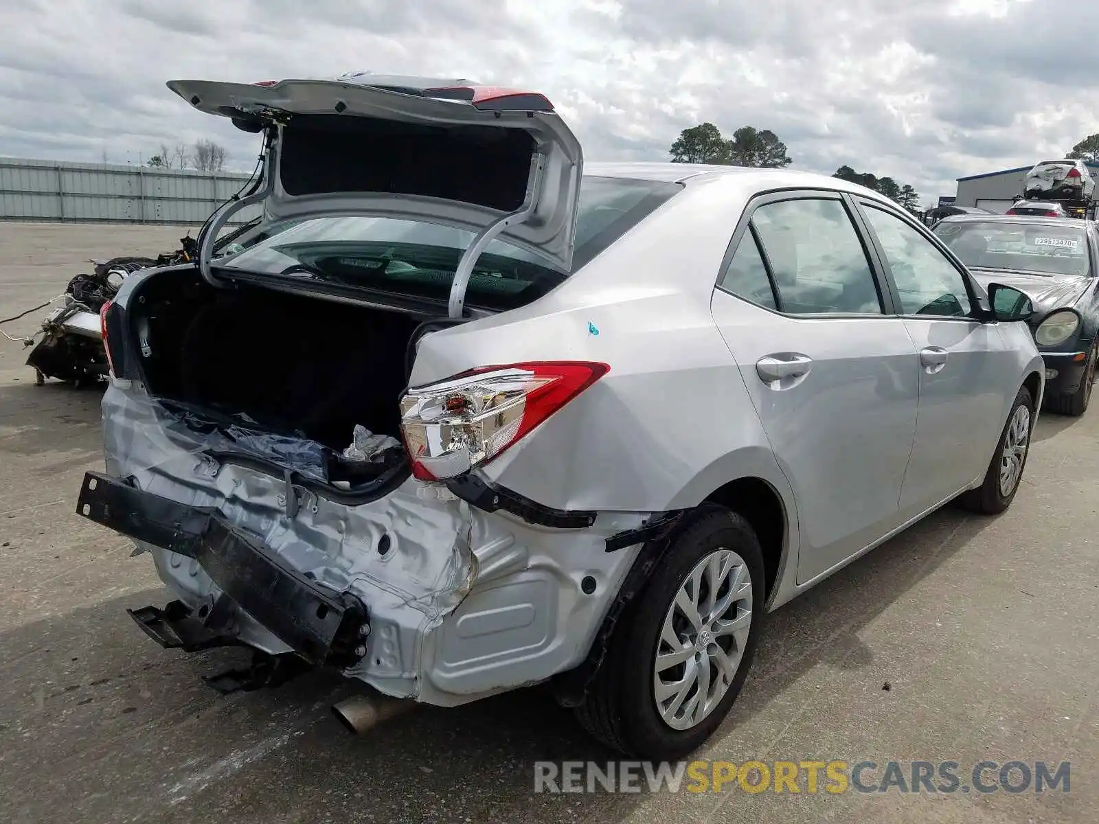 4 Photograph of a damaged car 2T1BURHE6KC199596 TOYOTA COROLLA 2019