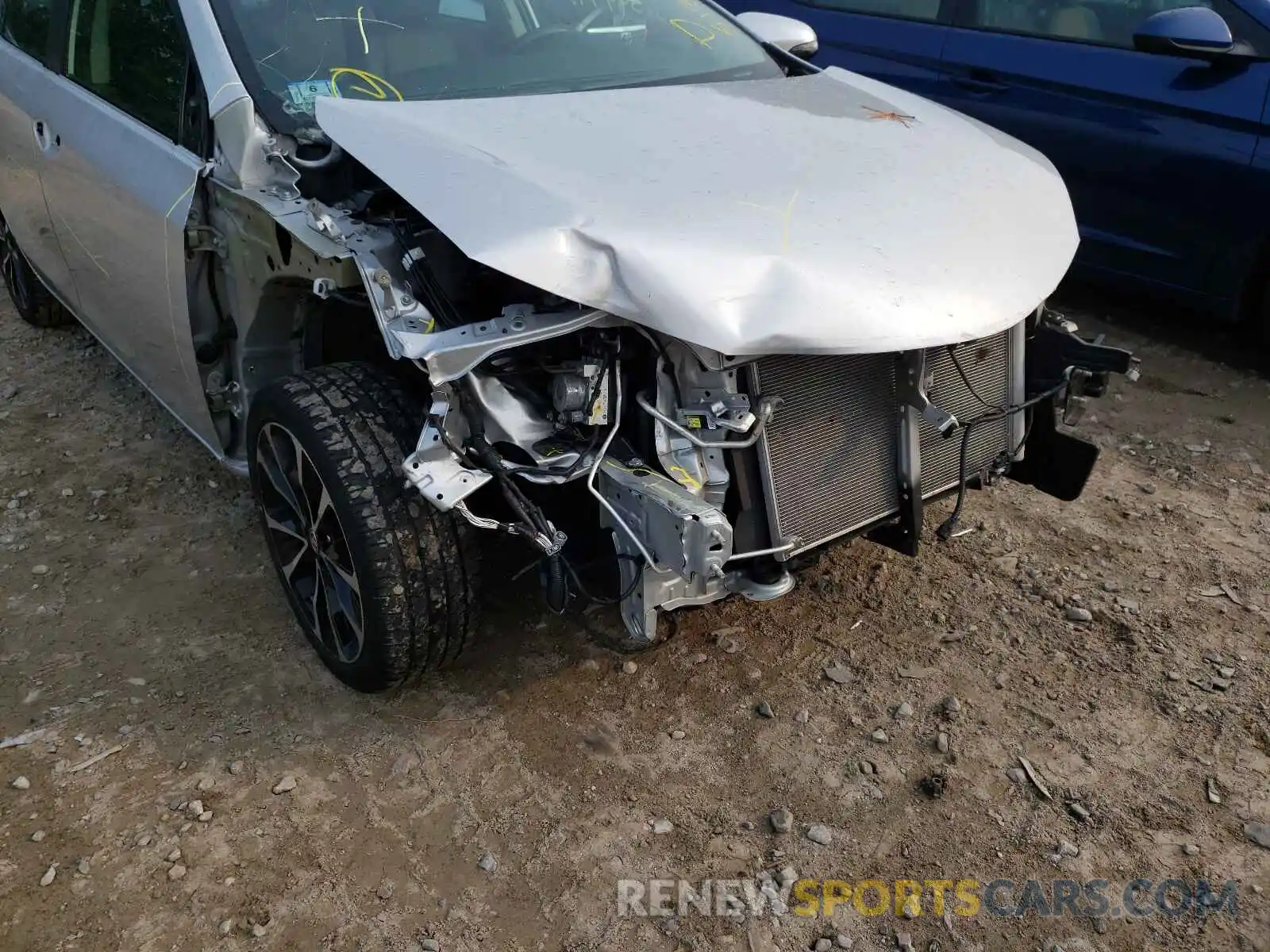 9 Photograph of a damaged car 2T1BURHE6KC201086 TOYOTA COROLLA 2019