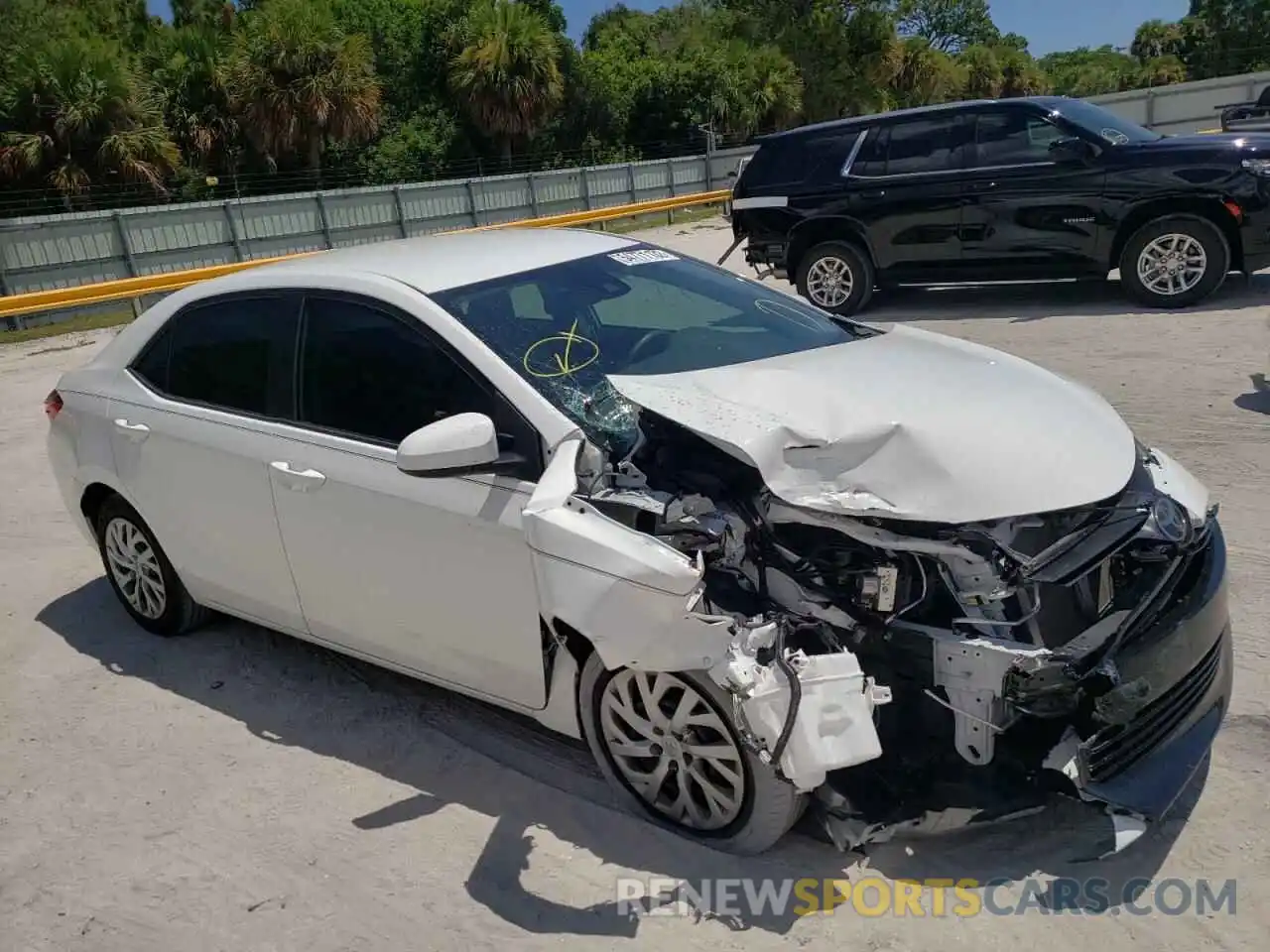 1 Photograph of a damaged car 2T1BURHE6KC202707 TOYOTA COROLLA 2019